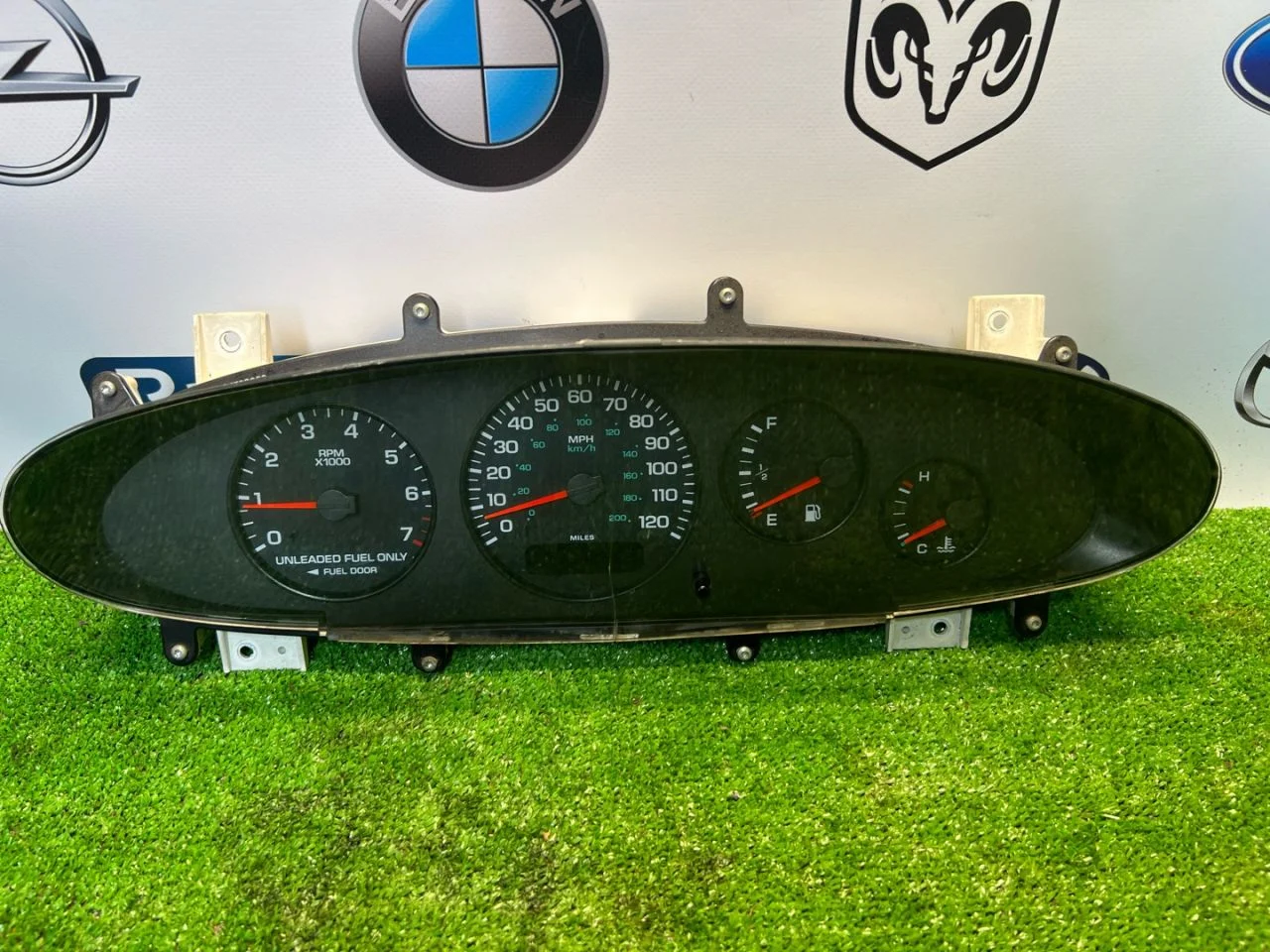 Панель приборов Chrysler Sebring 1998 - изображение 1