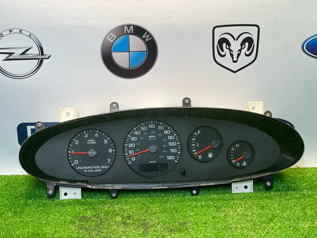 Панель приборов Chrysler Sebring 1998 - миниатюра 8