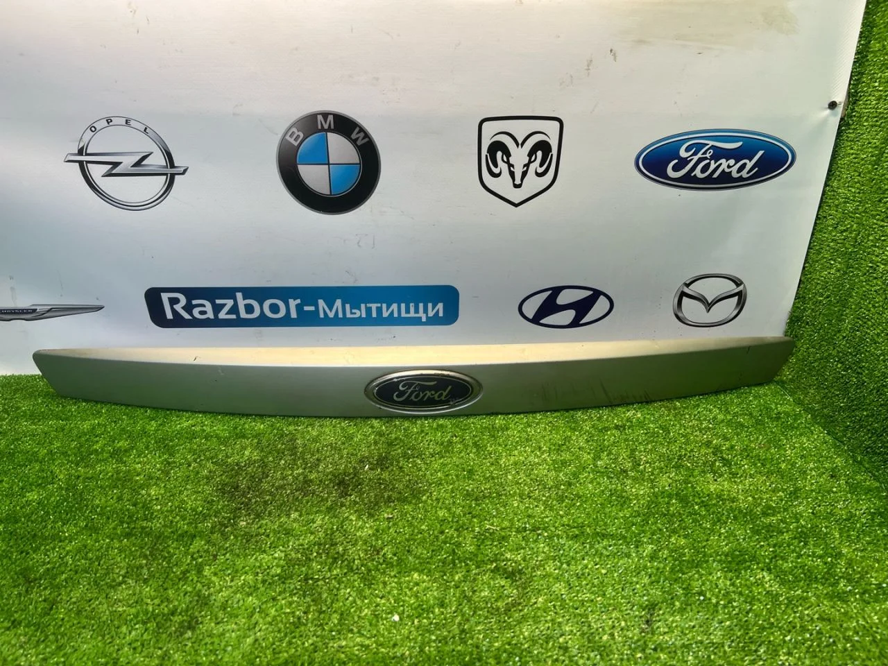 Накладка двери багажника Ford Mondeo 3