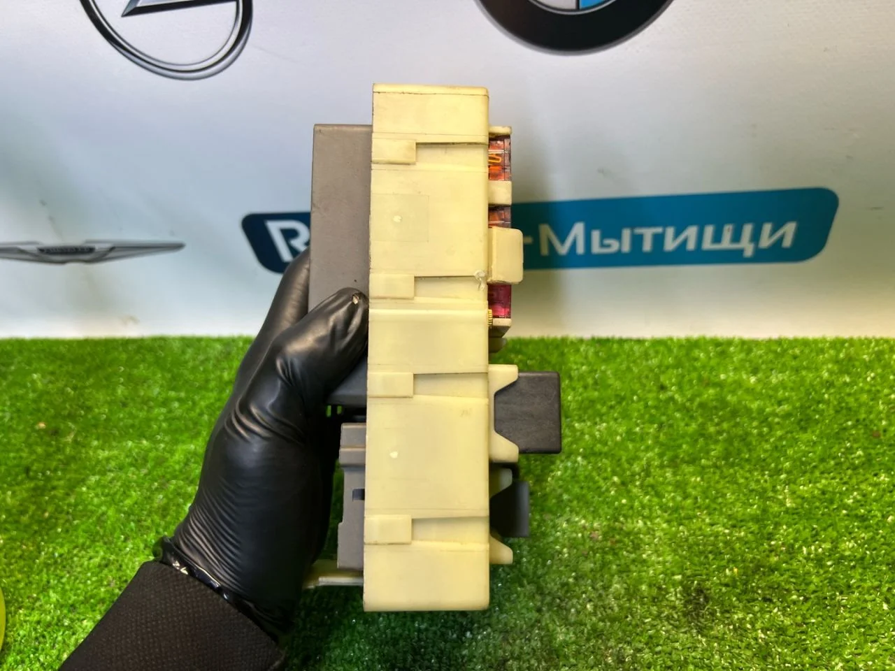 Блок предохранителей передний Ford Focus CAK 2000 - миниатюра 4