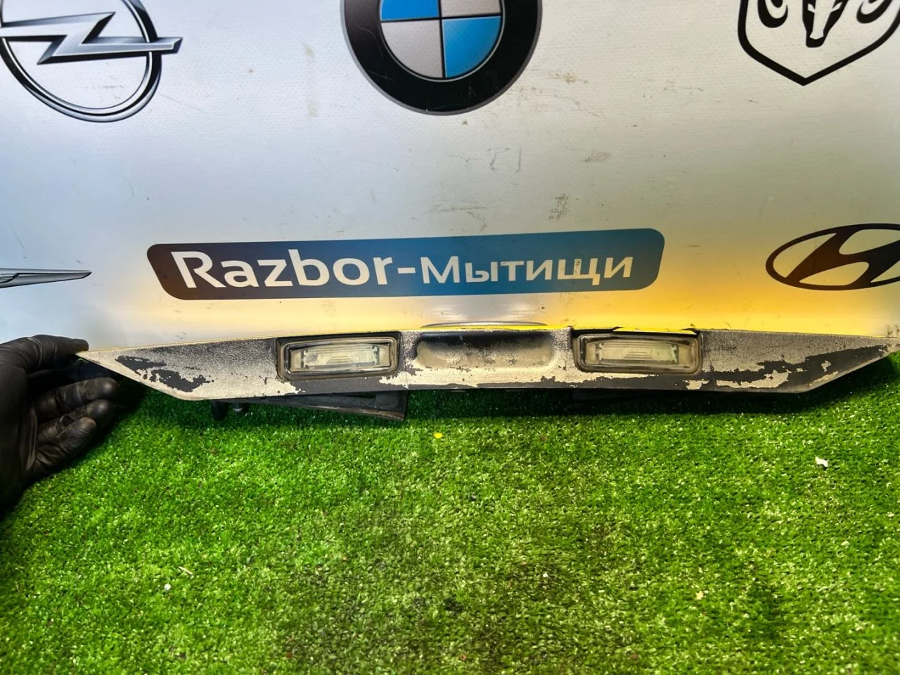 Накладка крышки багажника Ford Focus CAK 2001 - миниатюра 2