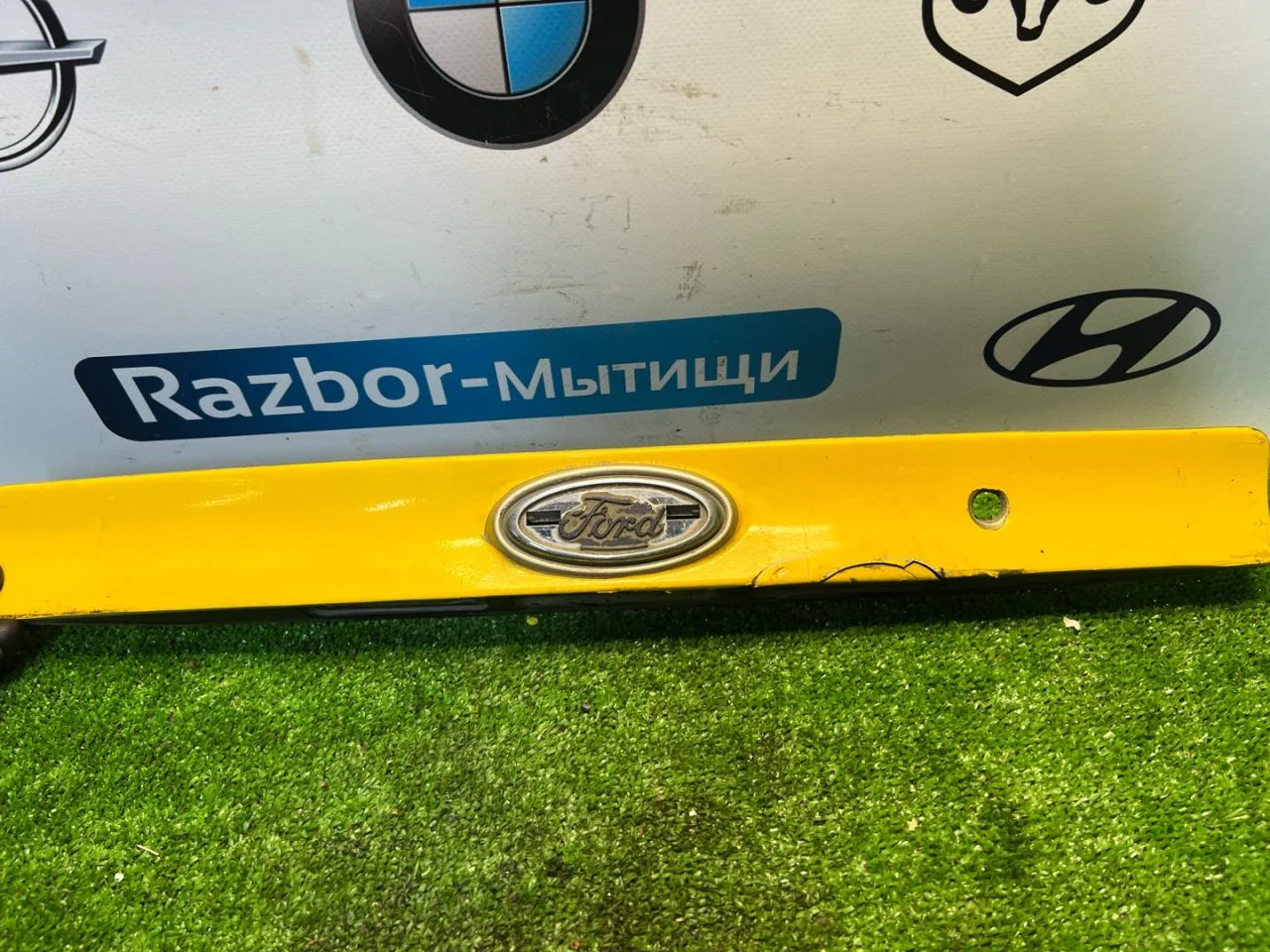 Накладка крышки багажника Ford Focus CAK 2001 - миниатюра 3