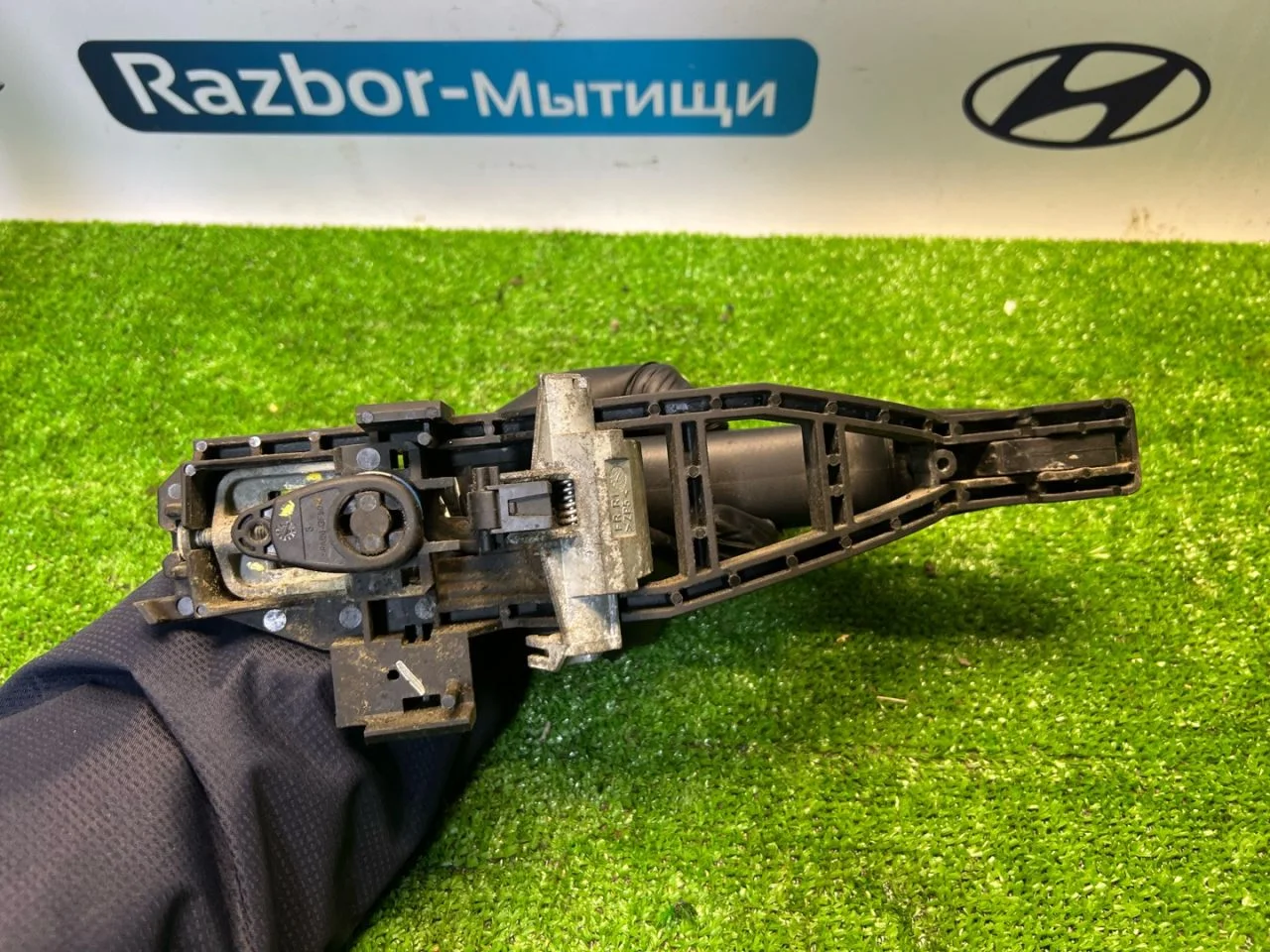 Ручка двери левая Ford Focus 2 - миниатюра 3