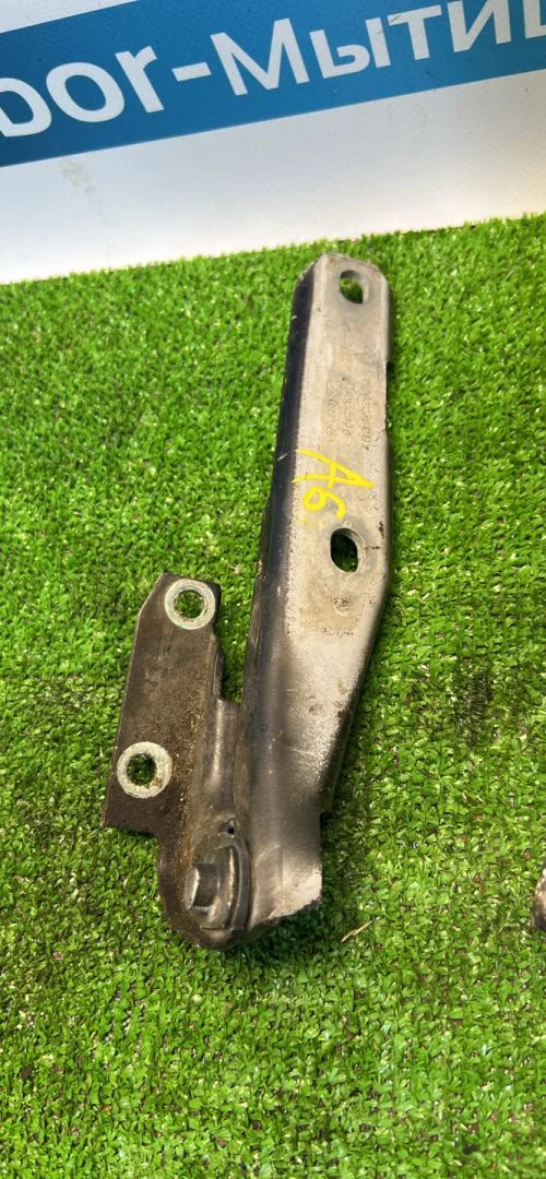 Петля капота Audi A6 C5 4B5 2000 4B0823301D - миниатюра 2