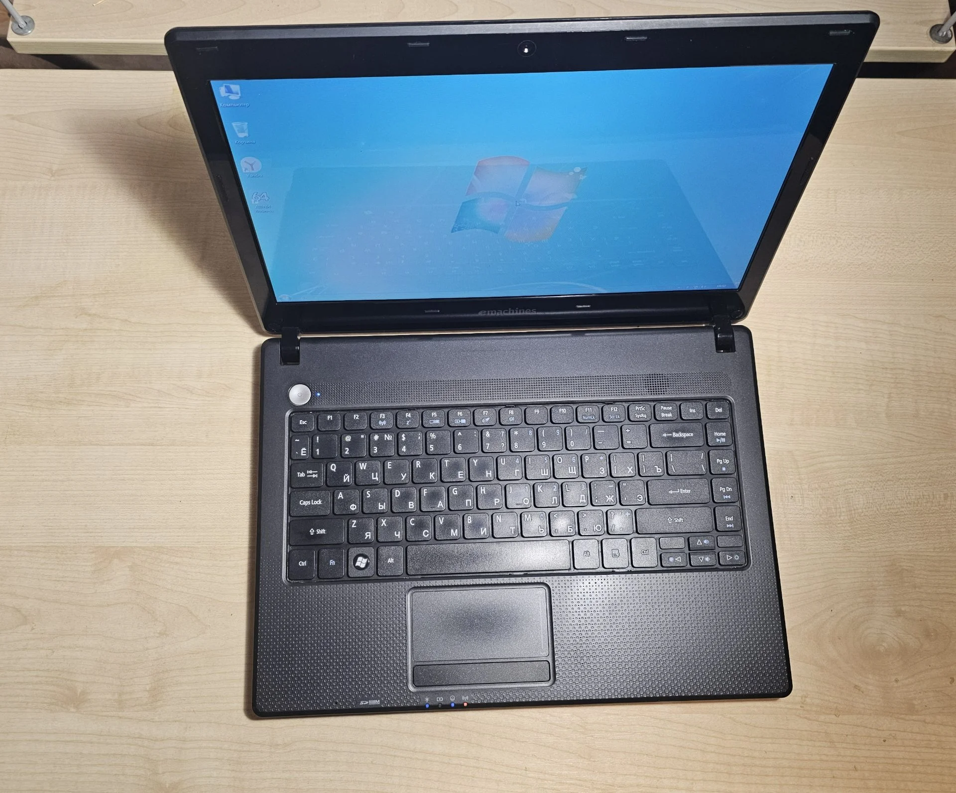 Ноутбук emachines D528 (ZQ6) для работы - миниатюра 2
