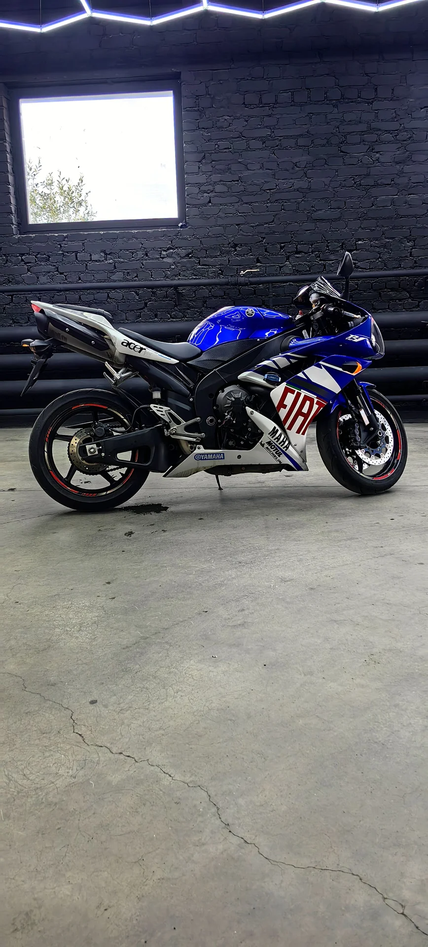 Мотоцикл Yamaha R1 2008 - миниатюра 4