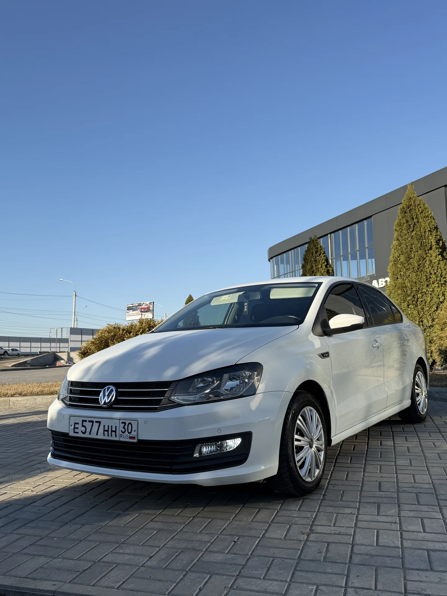 Volkswagen Polo 1.6 АКПП - изображение 1