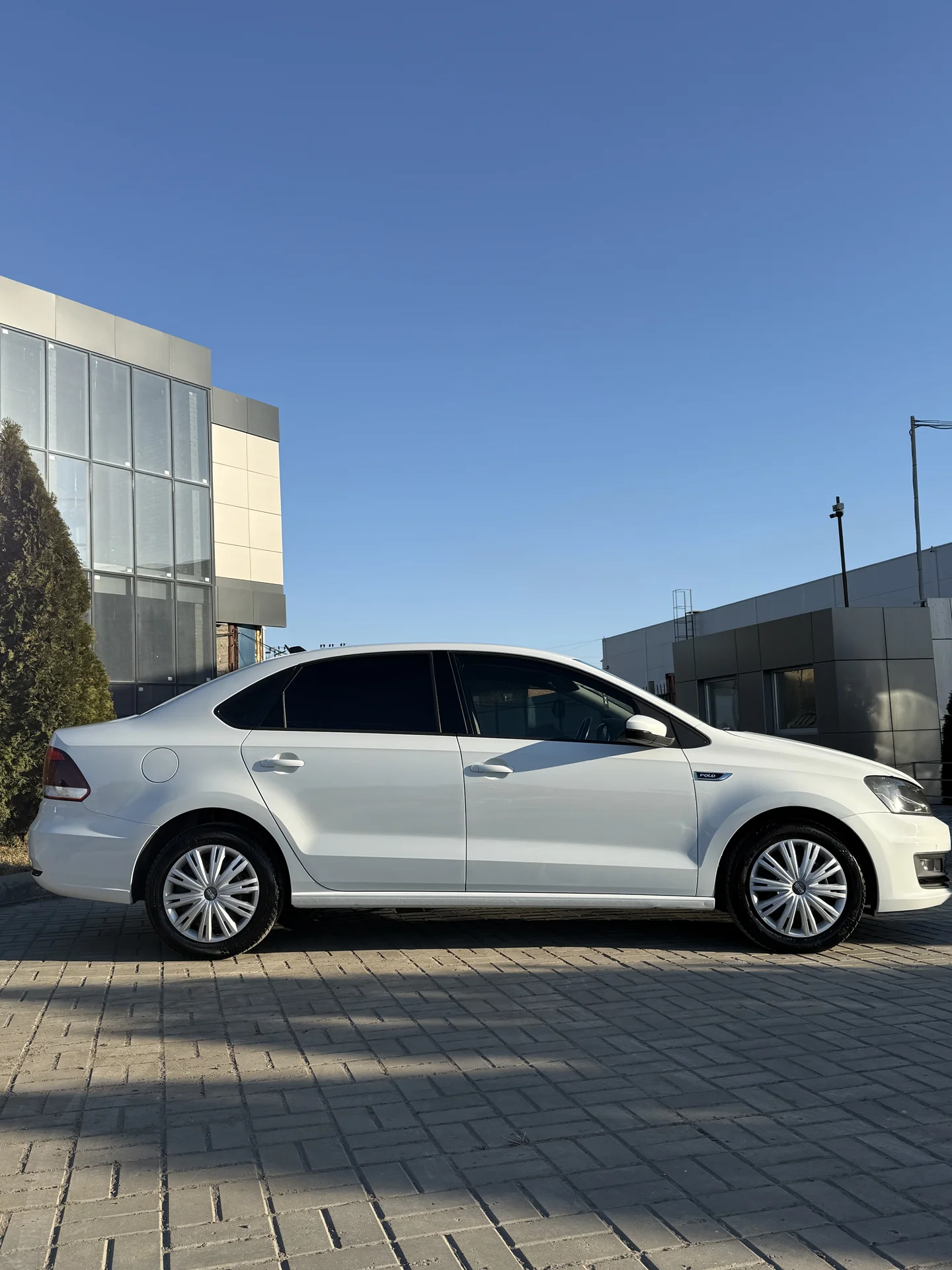 Volkswagen Polo 1.6 АКПП - миниатюра 8