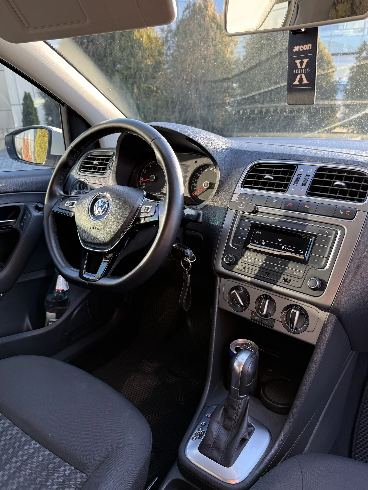 Volkswagen Polo 1.6 АКПП - миниатюра 10