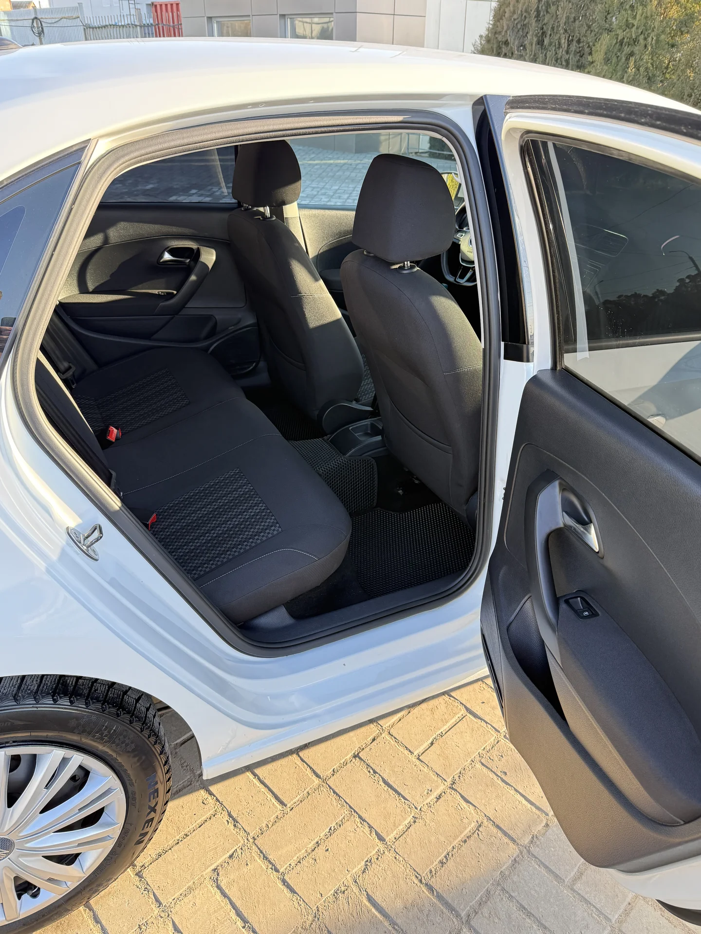 Volkswagen Polo 1.6 АКПП - миниатюра 14