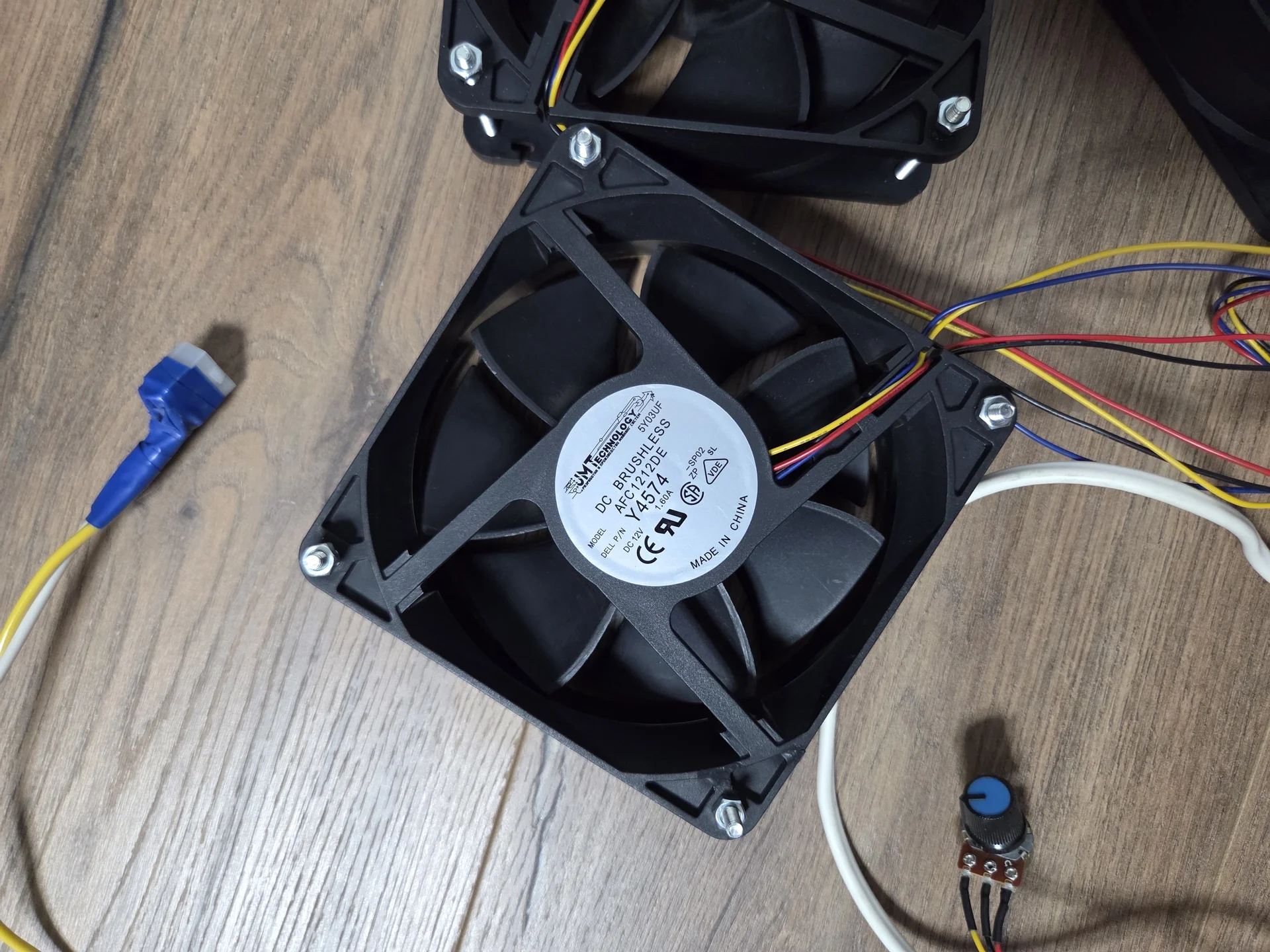 Серверный вентилятор jмт dс brushless AFC1212DE - изображение 1