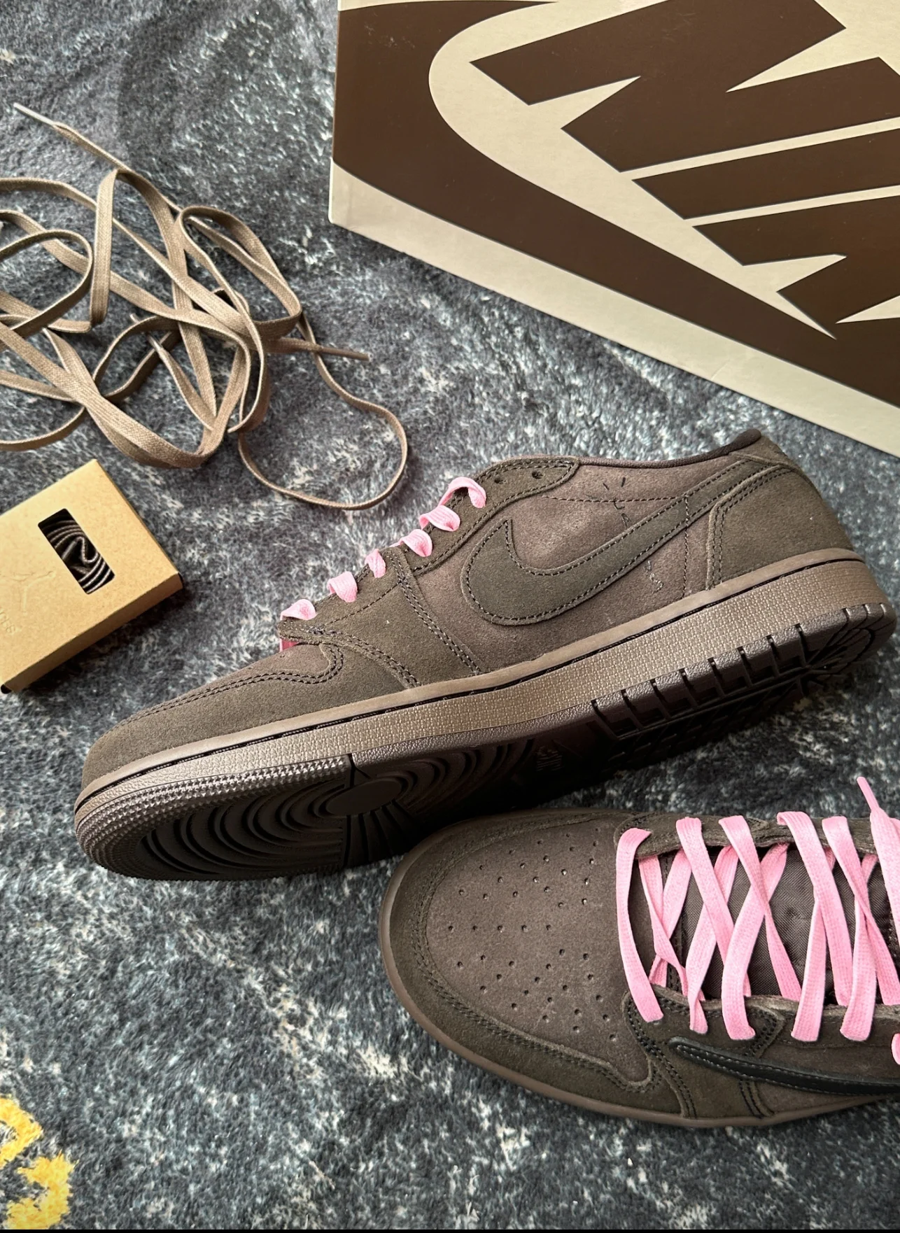 Travis Scott x Air Jordan 1 Low OG “Velvet Brown” - миниатюра 2