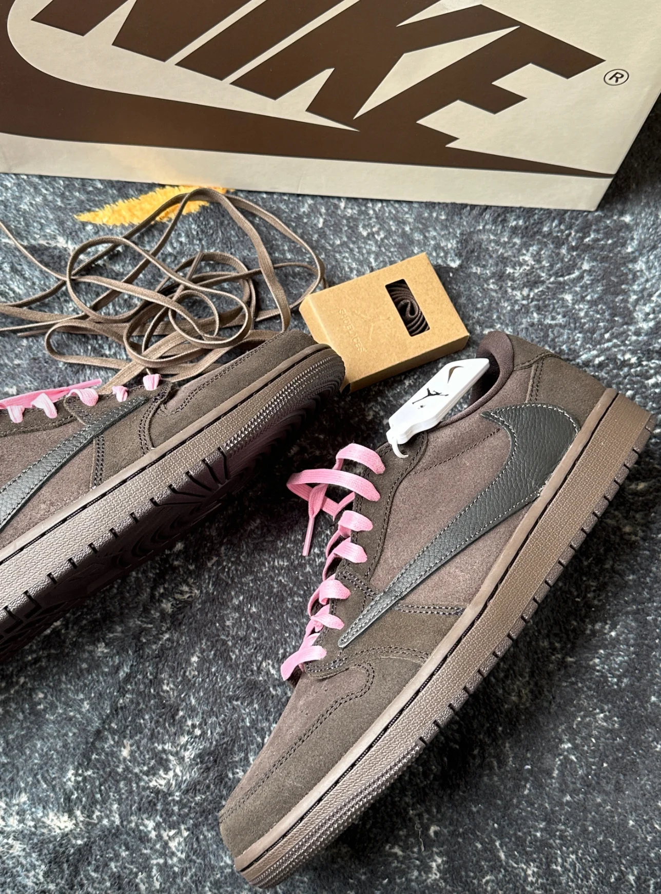 Travis Scott x Air Jordan 1 Low OG “Velvet Brown” - миниатюра 3