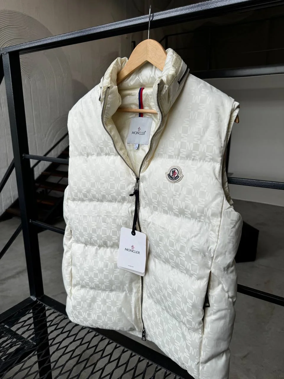 Трендовые премиум жилетки moncler - миниатюра 4