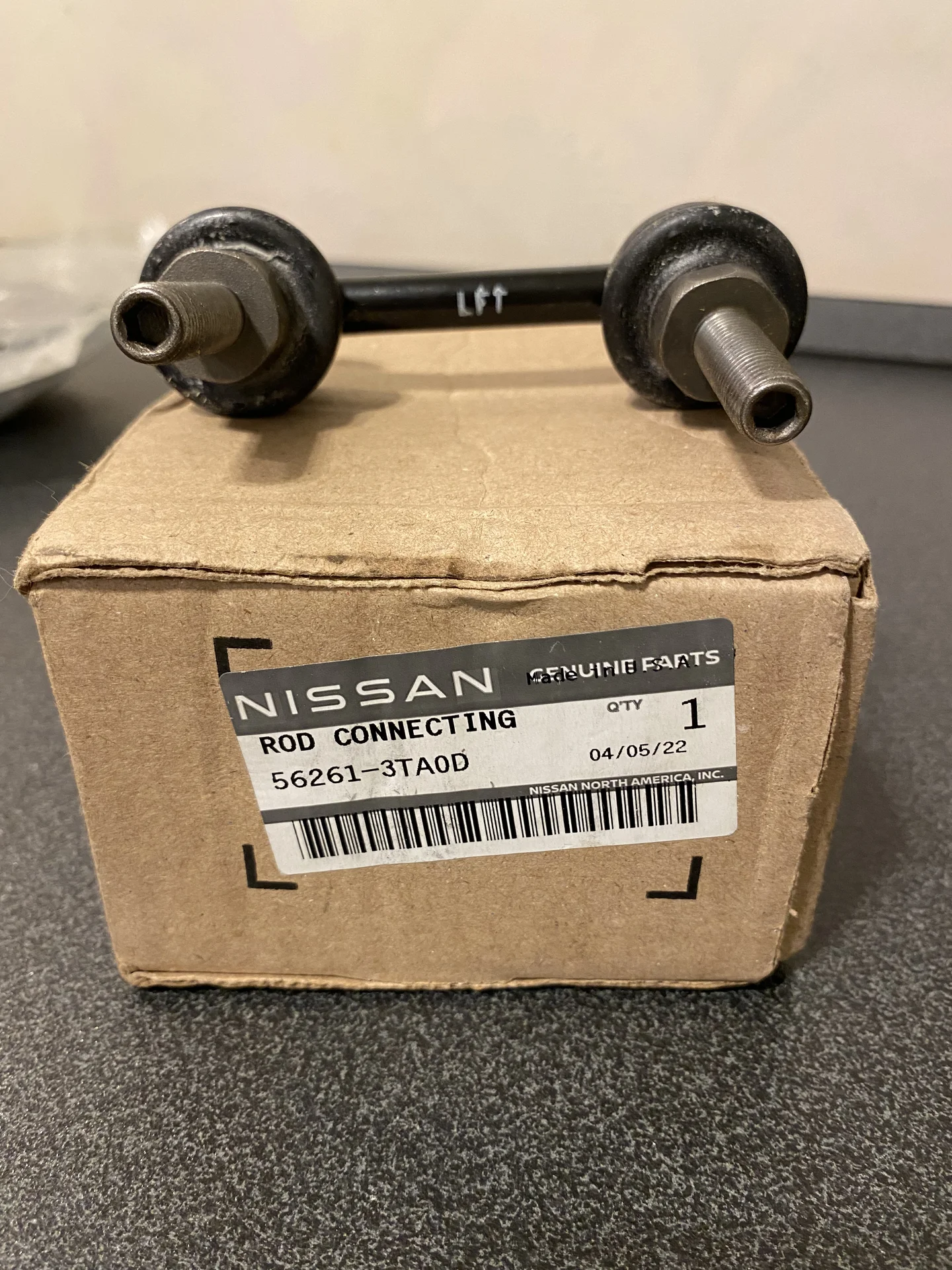 Стойка амортизатора задняя Nissan комплект - изображение 1