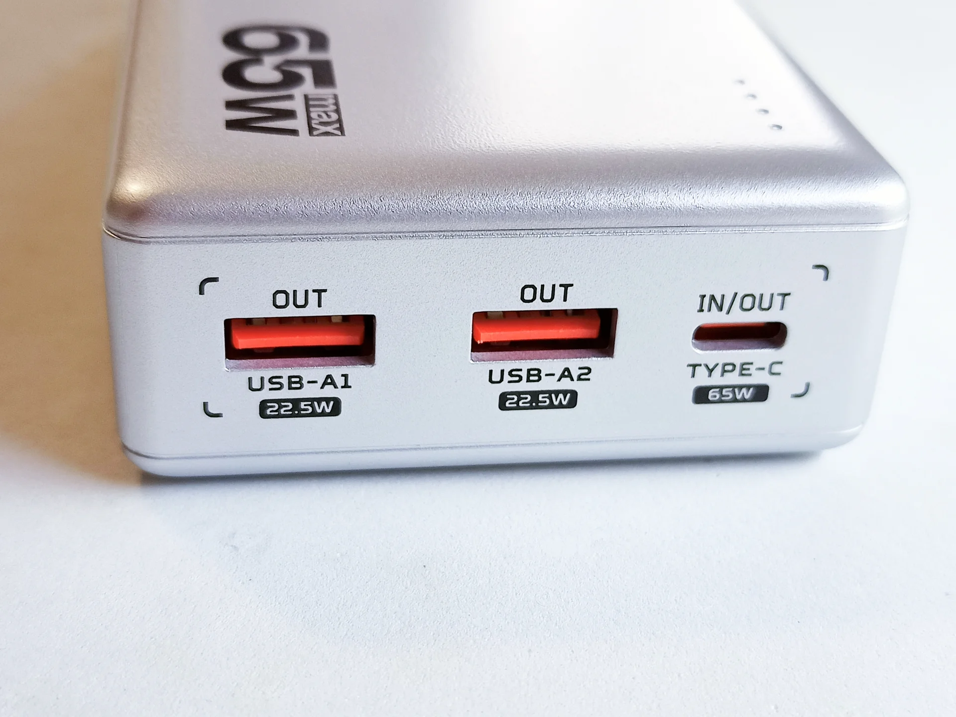 Мощный пауэрбанк MoveSpeed E20 65Вт Power Bank 20000mAh USB Type-C PD 5В (3А), 20В (3,25А) 65W - миниатюра 3