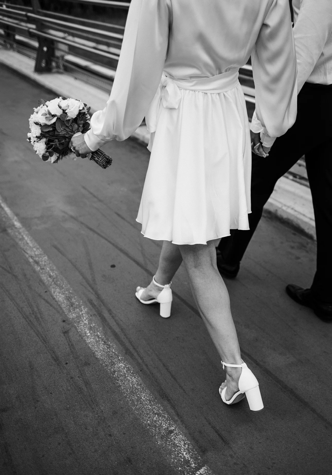 Свадебное коктейльное мини-платье на запах 44 46 - миниатюра 4