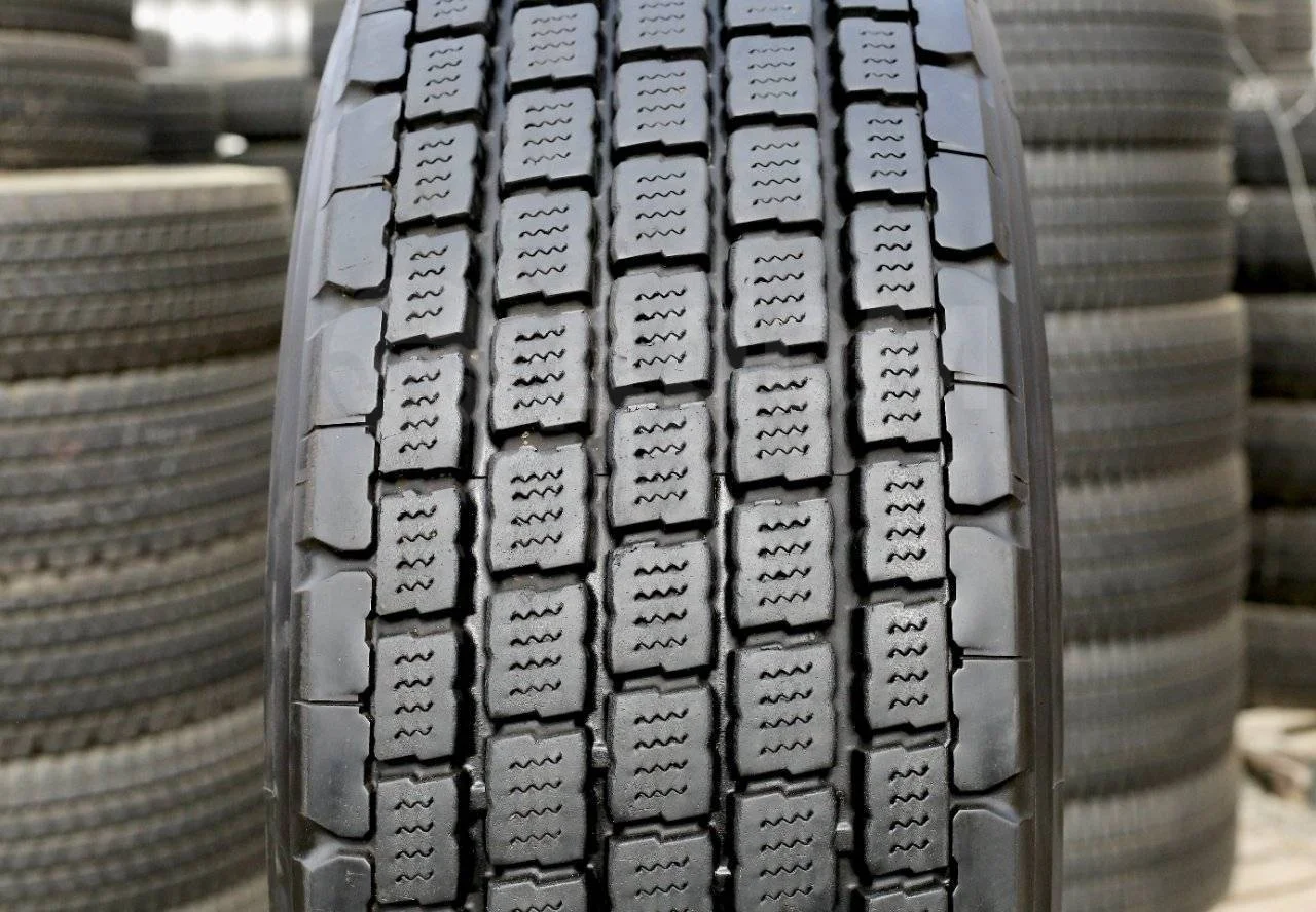 385/65R22.5 160J Bridgestone W910 - миниатюра 2