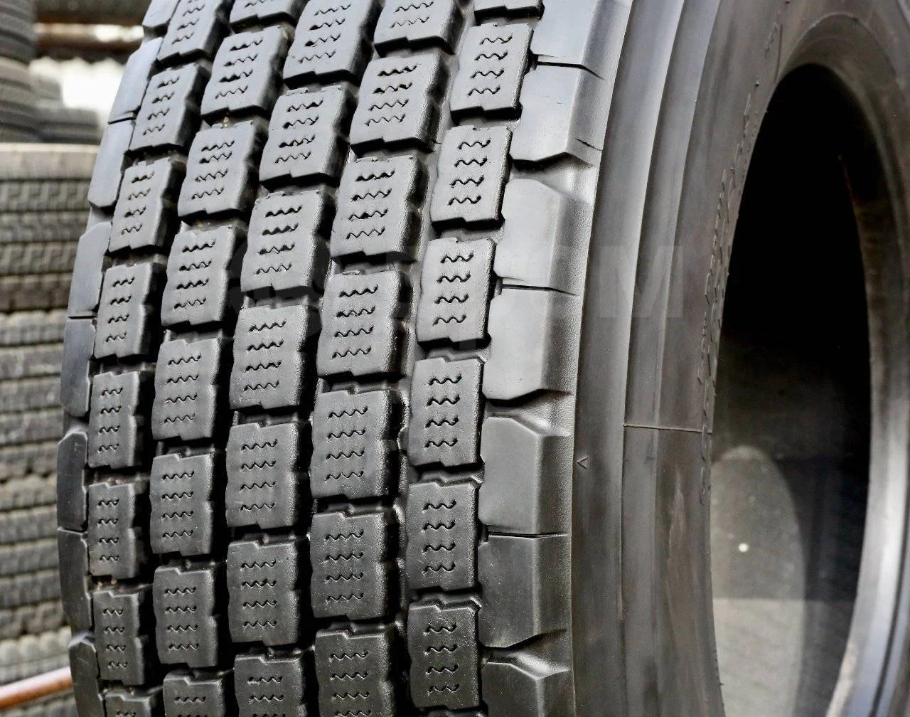 385/65R22.5 160J Bridgestone W910 - миниатюра 4
