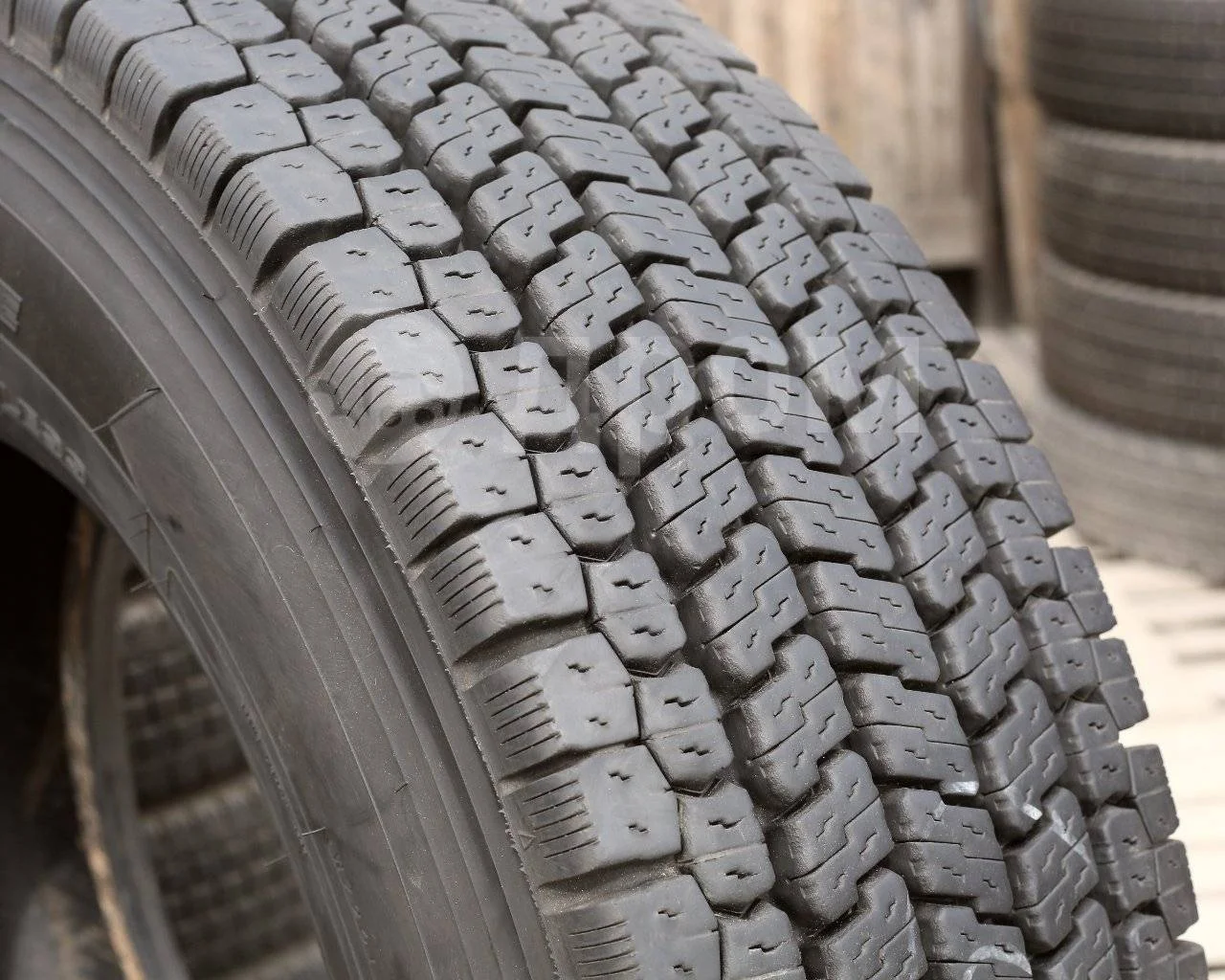 12R22.5 (315/80R22.5) Yokohama ZEN 902 - миниатюра 4