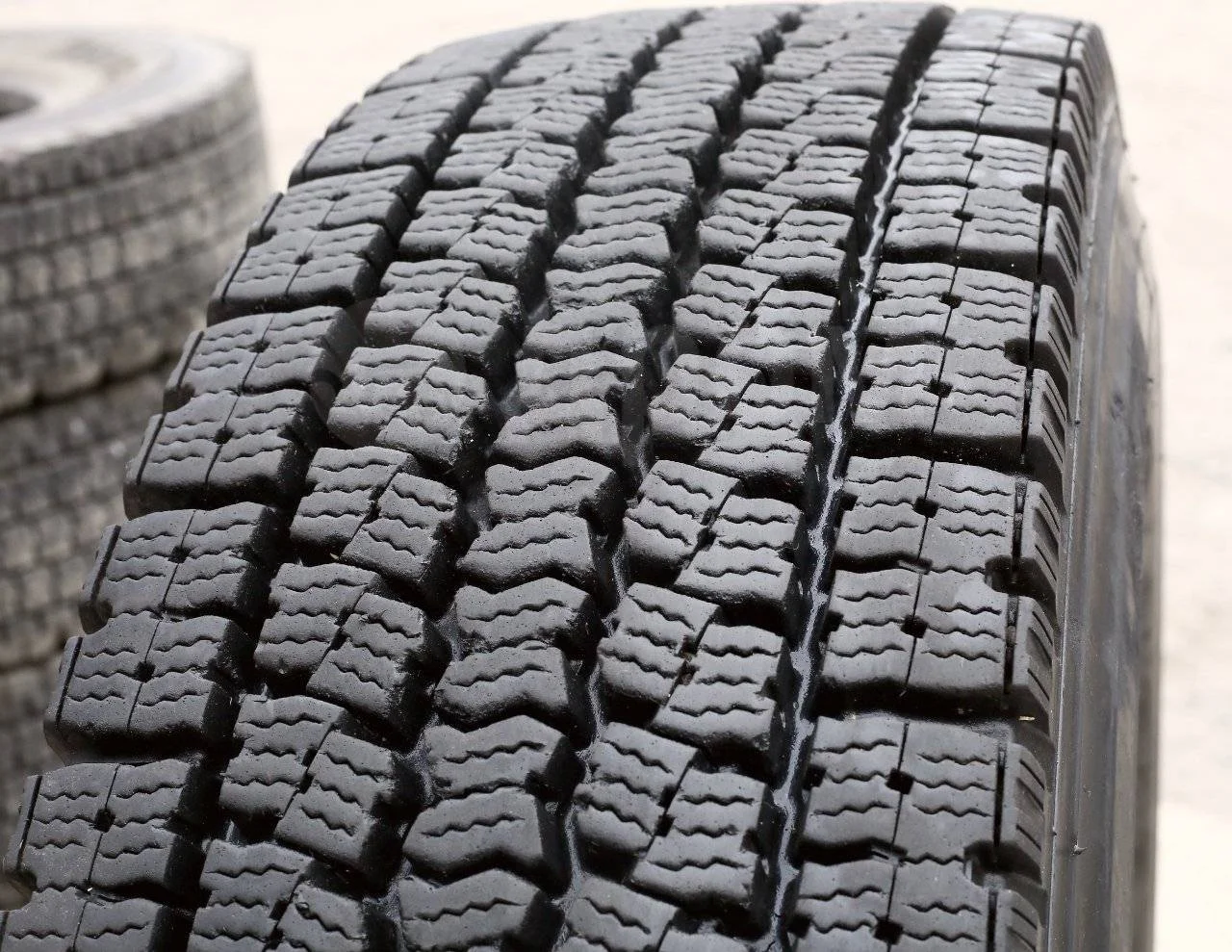 12R22.5 (315/80R22.5) TOYO M919 - миниатюра 8