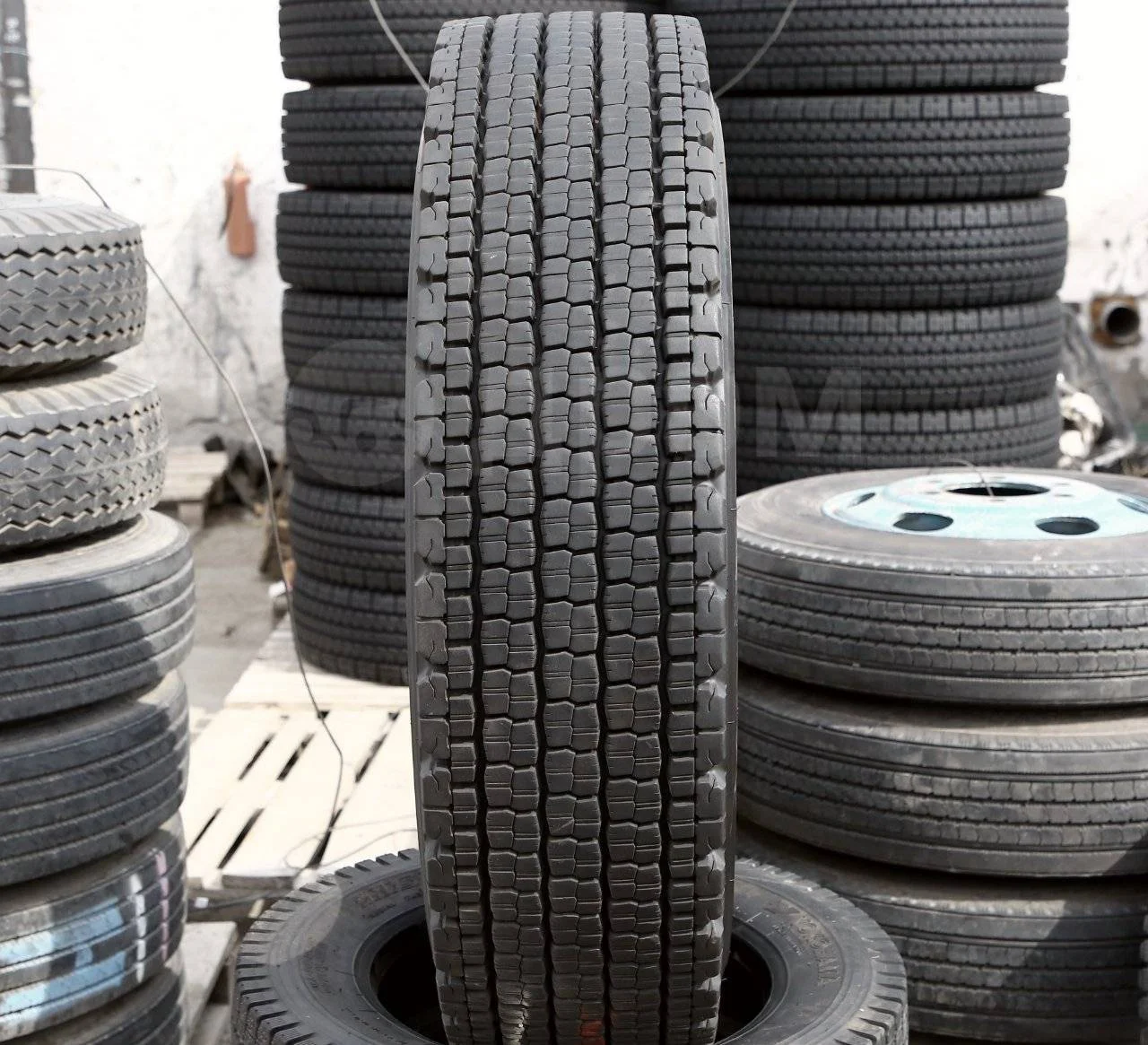 12R22.5 (315/80R22.5) Bridgestone W905 - изображение 1
