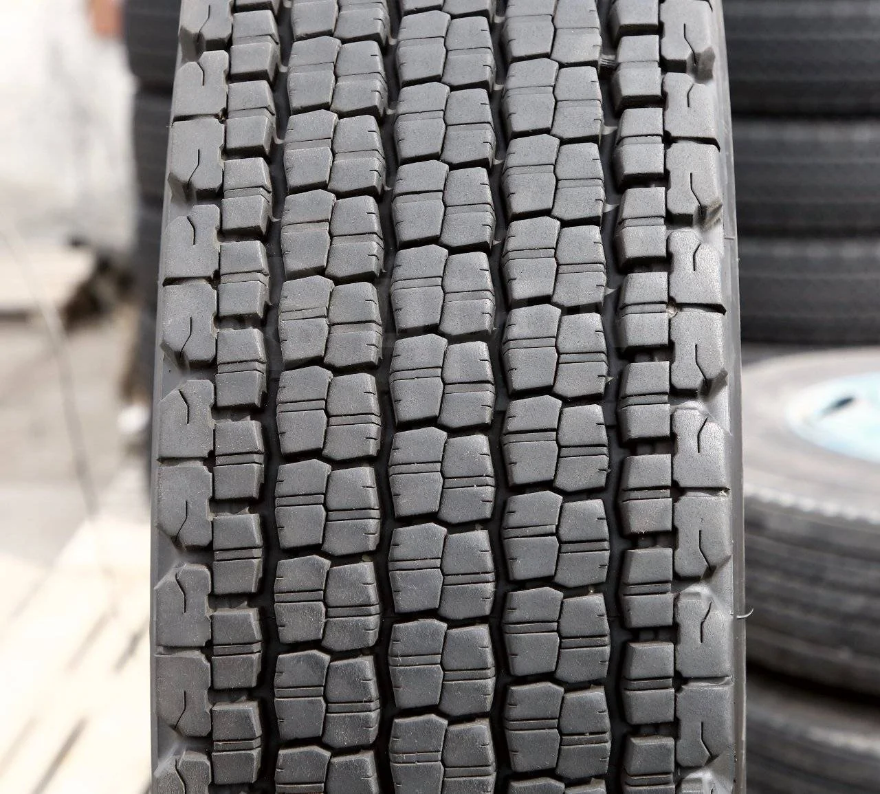 12R22.5 (315/80R22.5) Bridgestone W905 - миниатюра 2