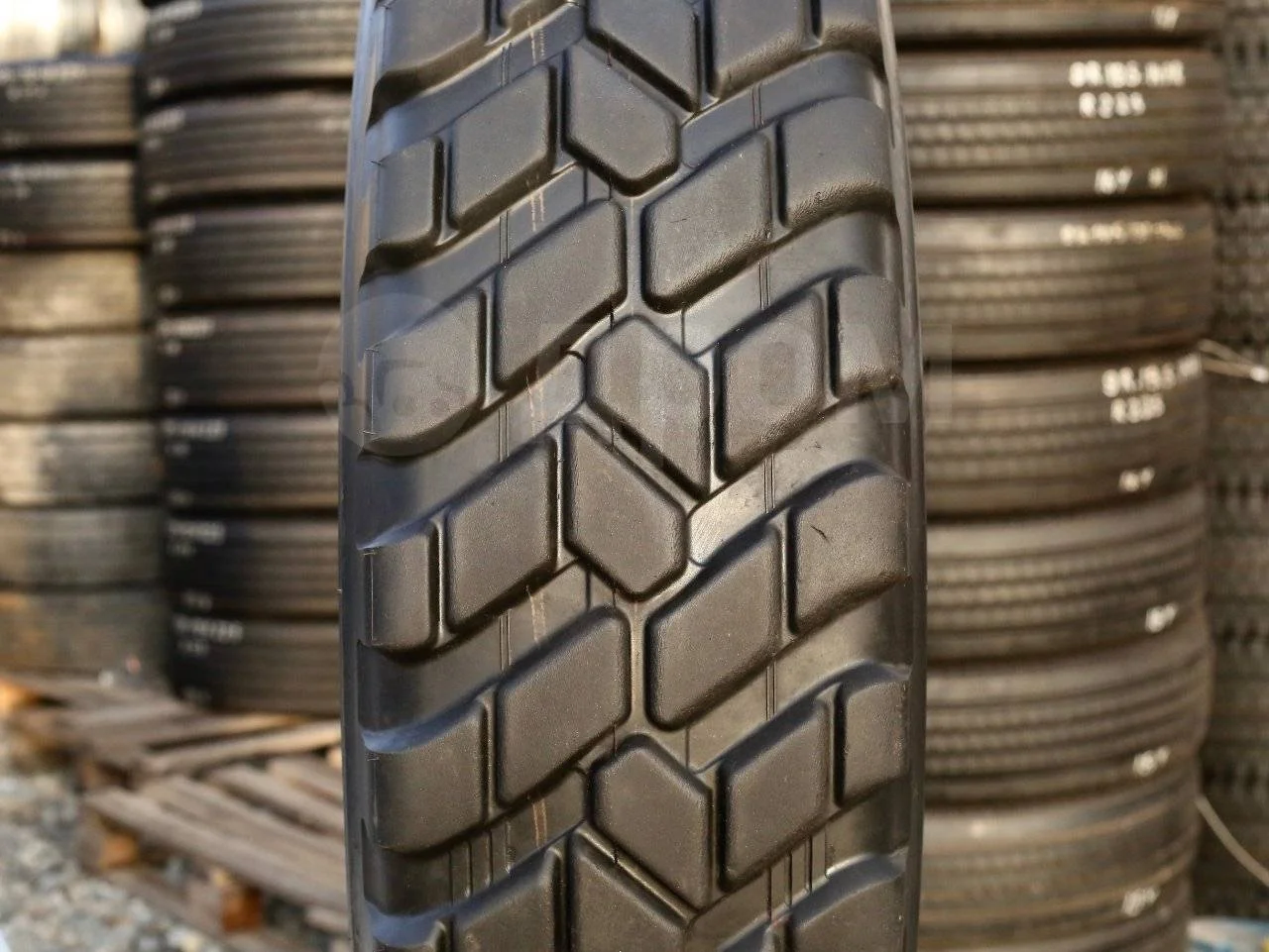 12R22.5 (315/80R22.5) BRIDGESTONE L302 - миниатюра 2