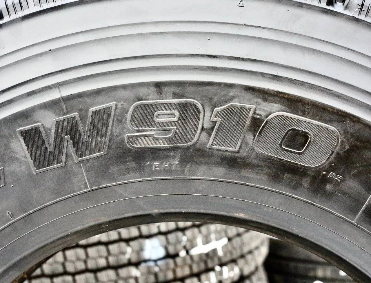 295/80R22.5 Bridgestone W910 - миниатюра 11