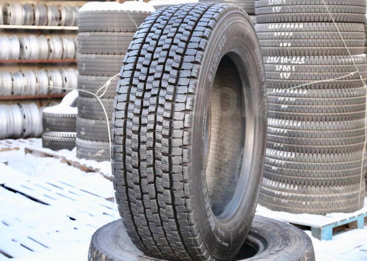 295/80R22.5 Bridgestone W999 - миниатюра 2