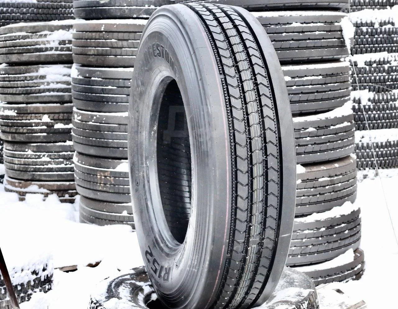 295/80R22.5 Bridgestone R152 - миниатюра 3