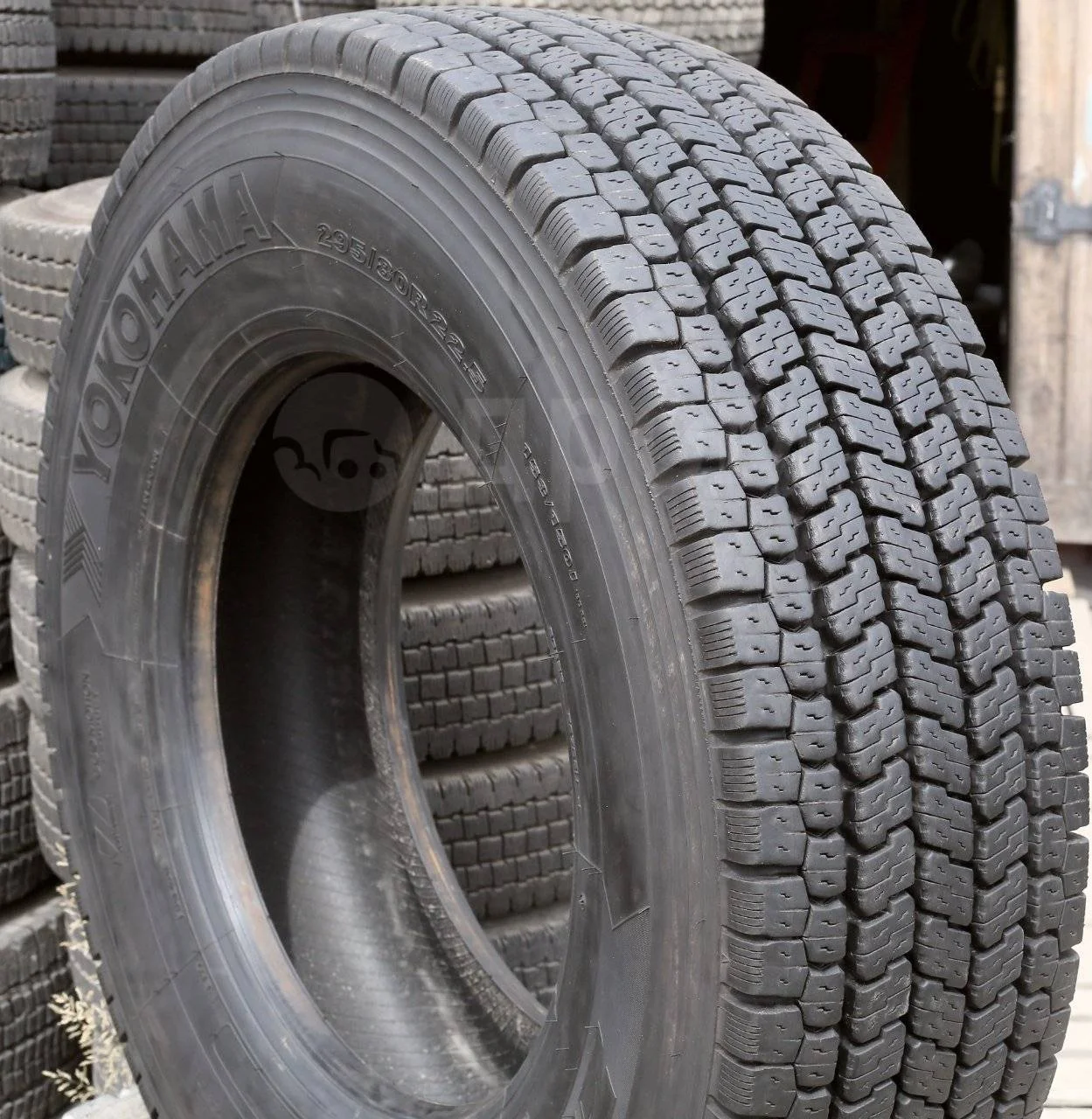 295/80R22.5 Yokohama ZEN902 - миниатюра 3