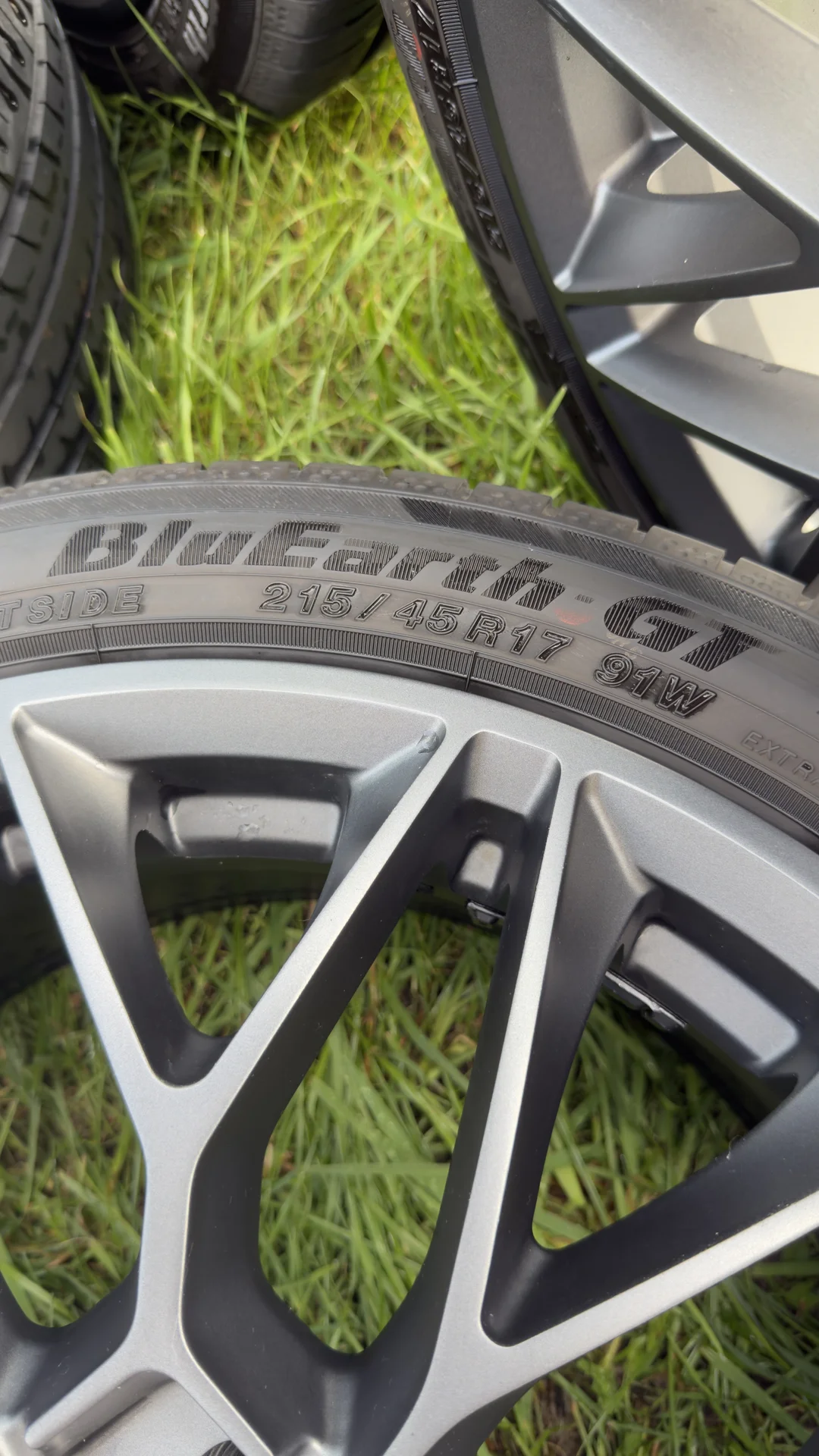 Шины Yokohama 215/45 R17 - миниатюра 3