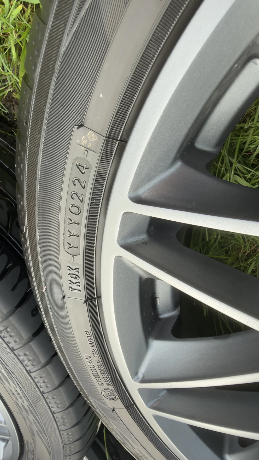 Шины Yokohama 215/45 R17 - миниатюра 4
