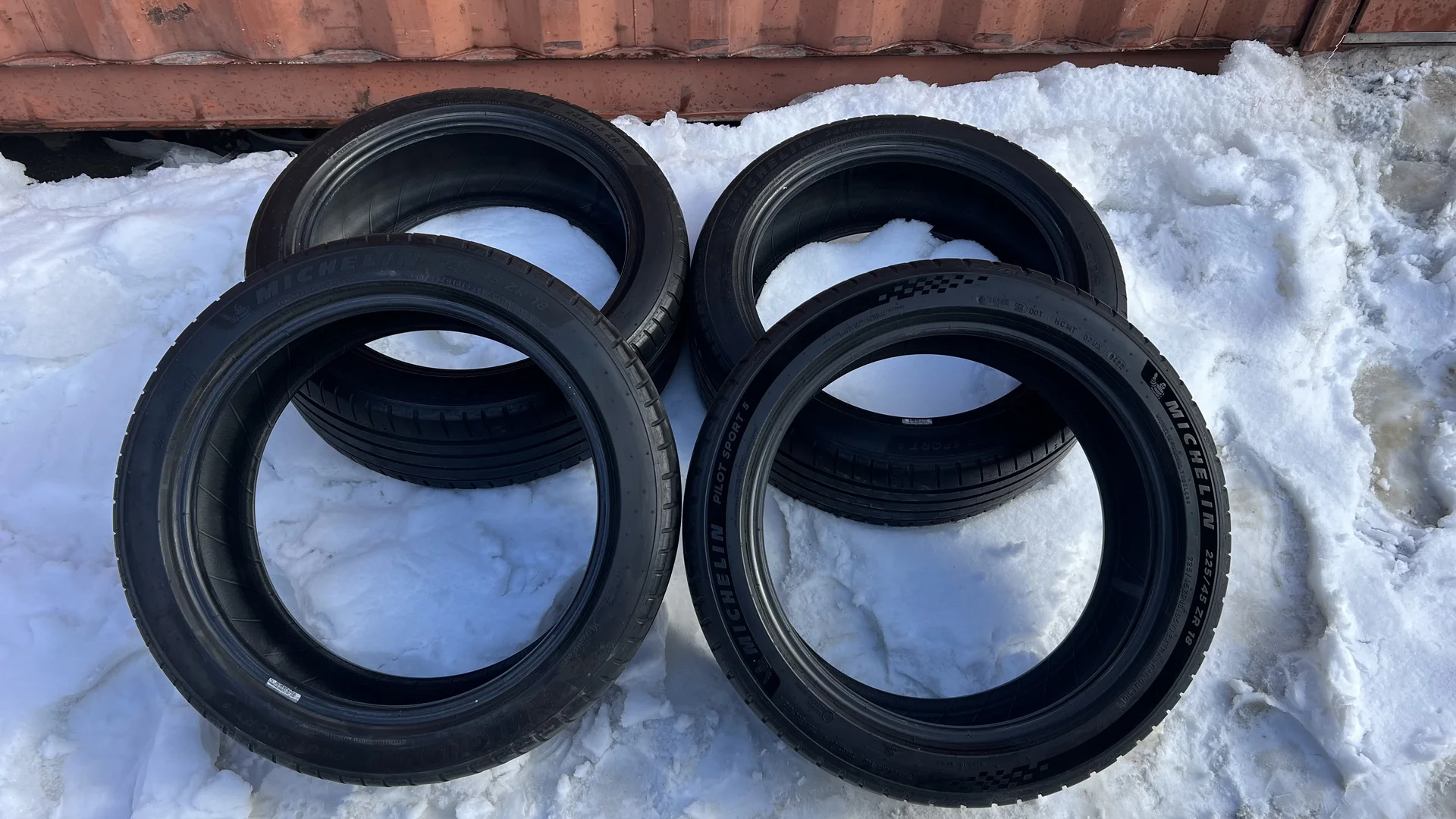 Michelin Pilot Sport 5 225/45 R18 - изображение 1