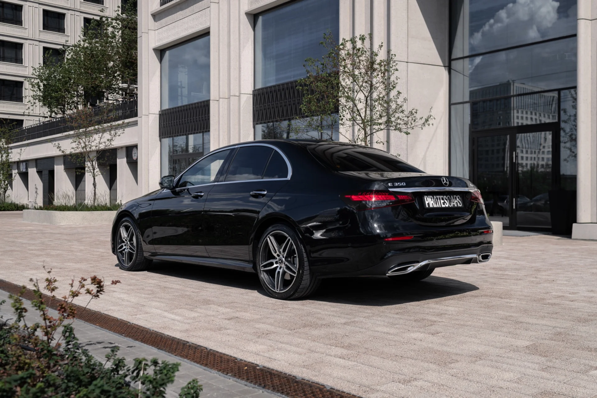 Аренда Mercedes E-Class без водителя - миниатюра 4