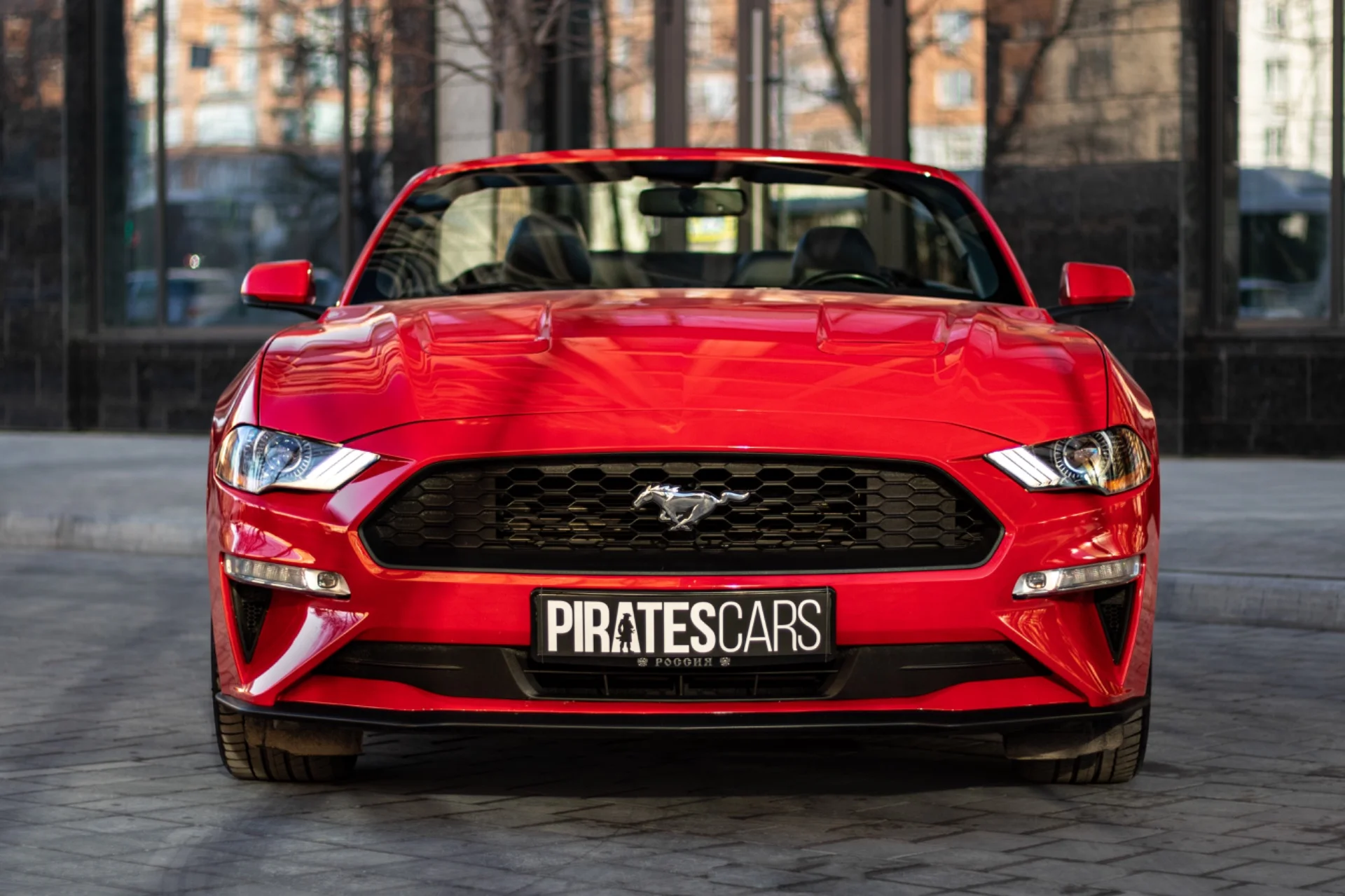Аренда Ford Mustang Cabrio без водителя - миниатюра 2