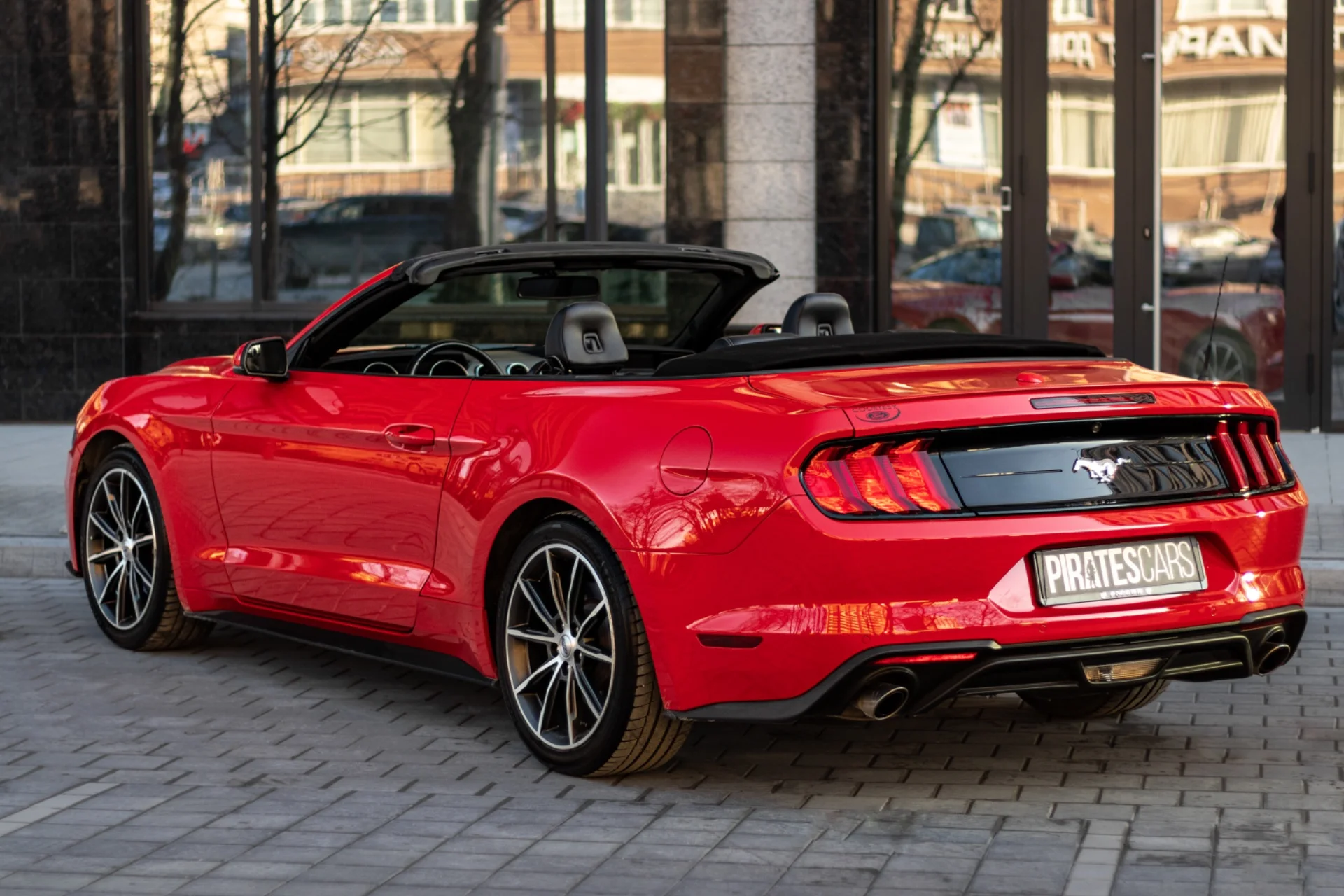 Аренда Ford Mustang Cabrio без водителя - миниатюра 5