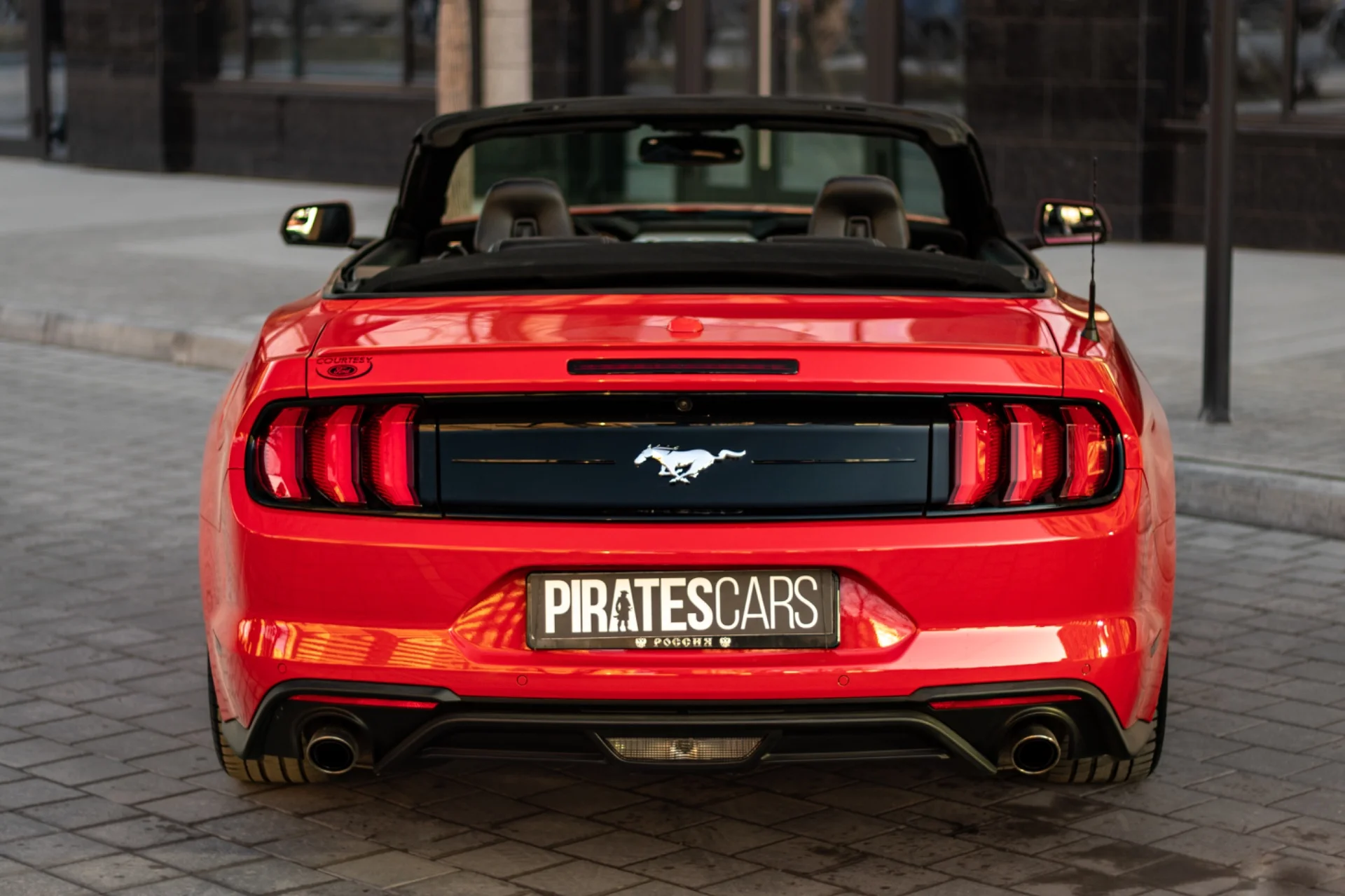 Аренда Ford Mustang Cabrio без водителя - миниатюра 6