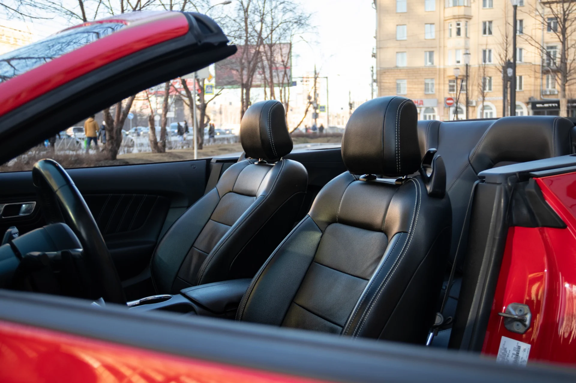 Аренда Ford Mustang Cabrio без водителя - миниатюра 7