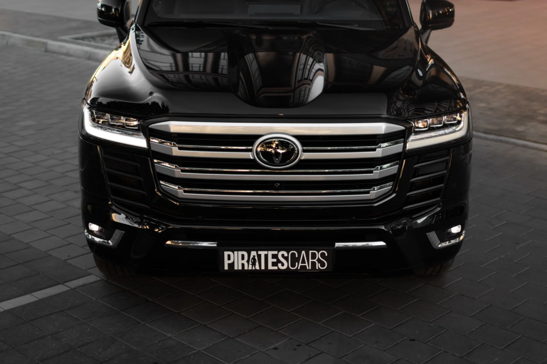 Аренда авто без водителя Toyota Land Cruiser 300 - миниатюра 2