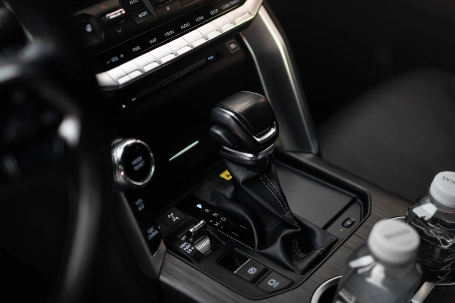 Аренда авто без водителя Toyota Land Cruiser 300 - миниатюра 7