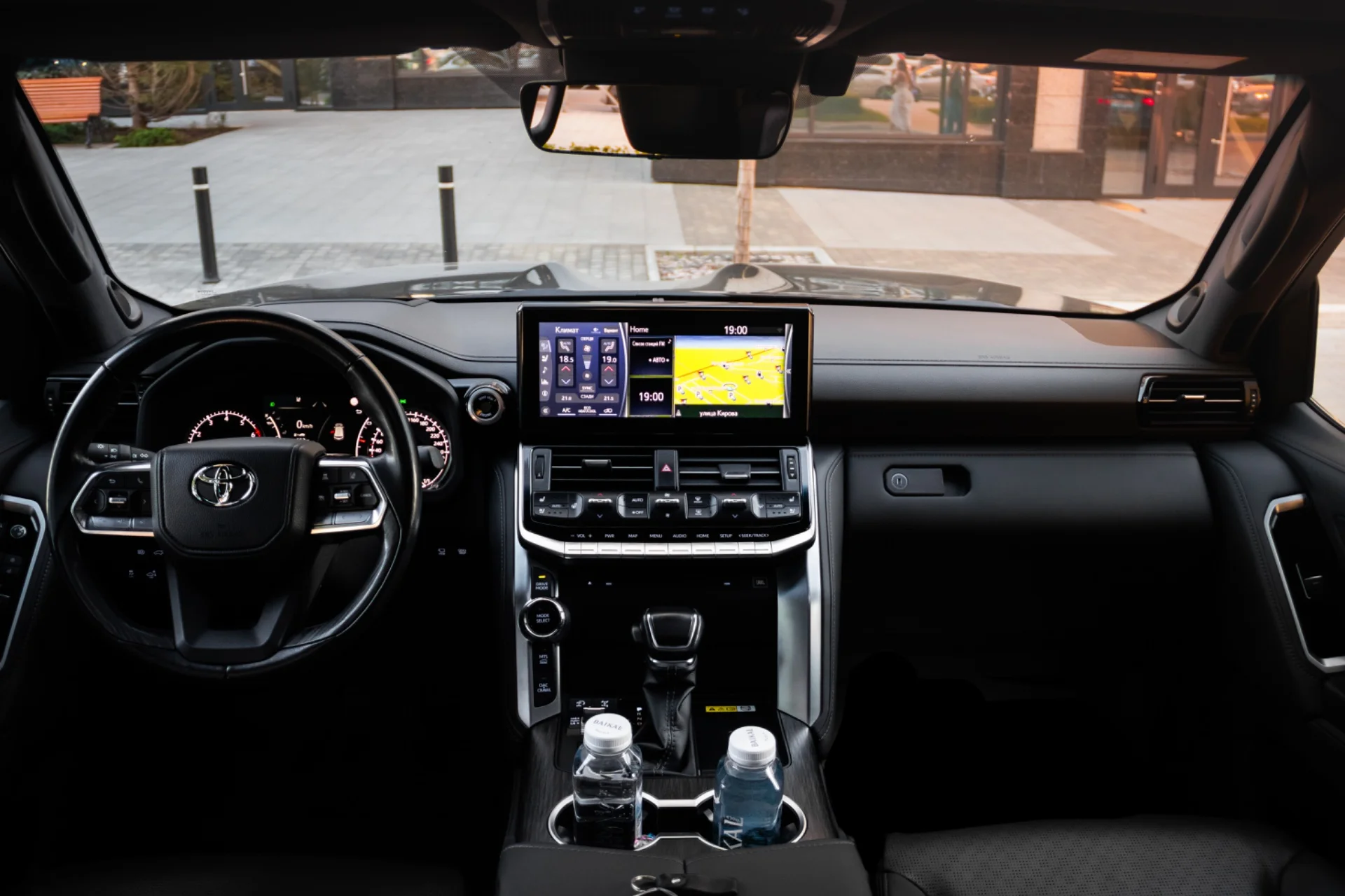 Аренда авто без водителя Toyota Land Cruiser 300 - миниатюра 9