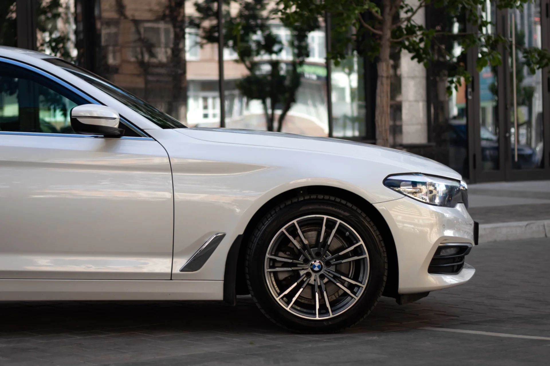 Аренда авто бизнес класса BMW 520D без водителя - миниатюра 3