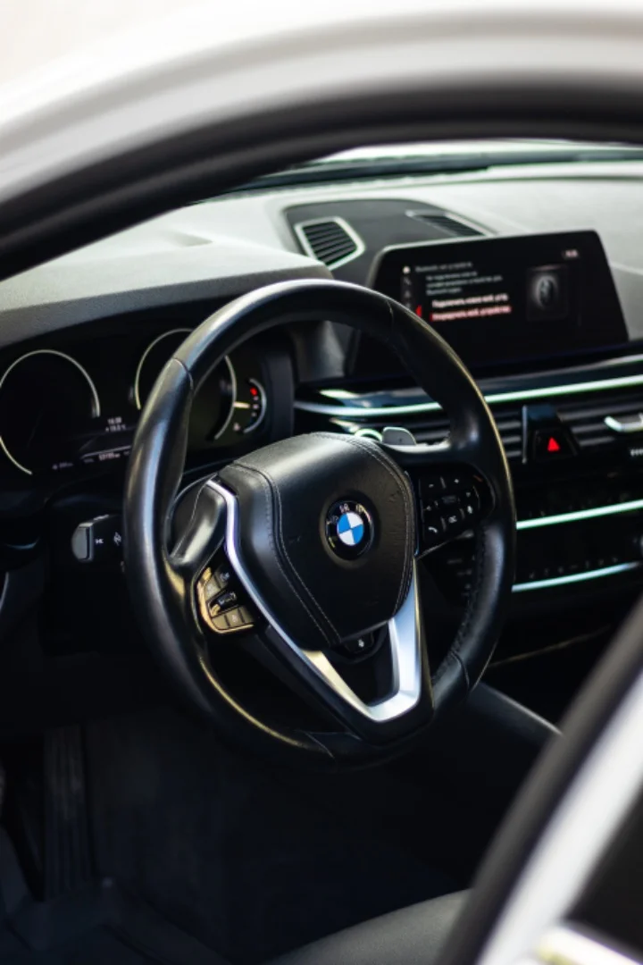 Аренда авто бизнес класса BMW 520D без водителя - миниатюра 5