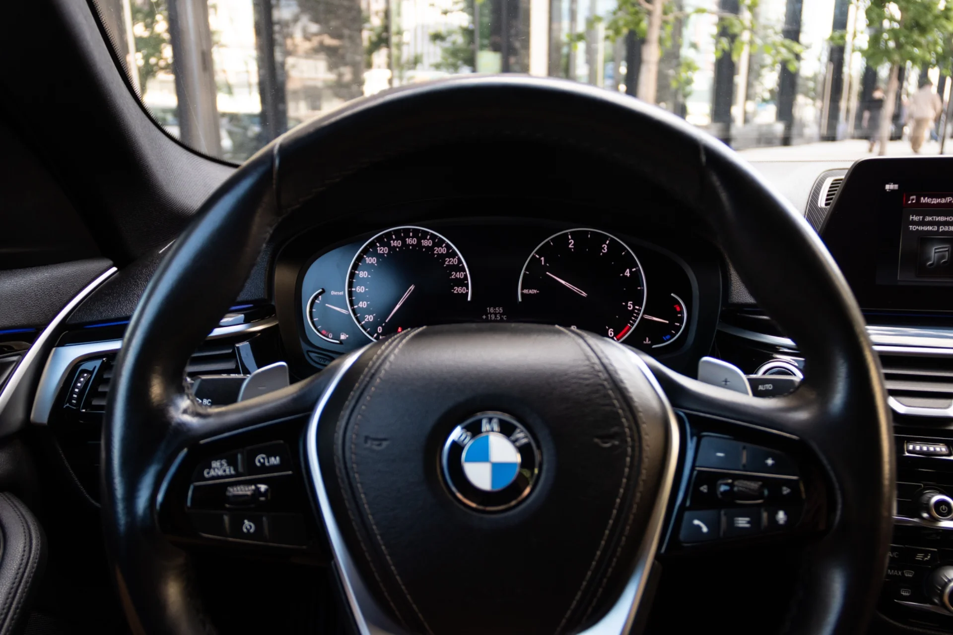 Аренда авто бизнес класса BMW 520D без водителя - миниатюра 6