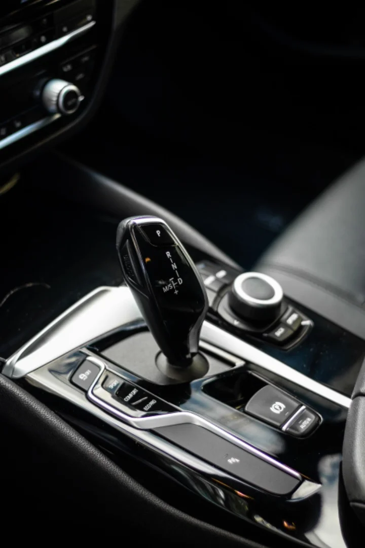 Аренда авто бизнес класса BMW 520D без водителя - миниатюра 7