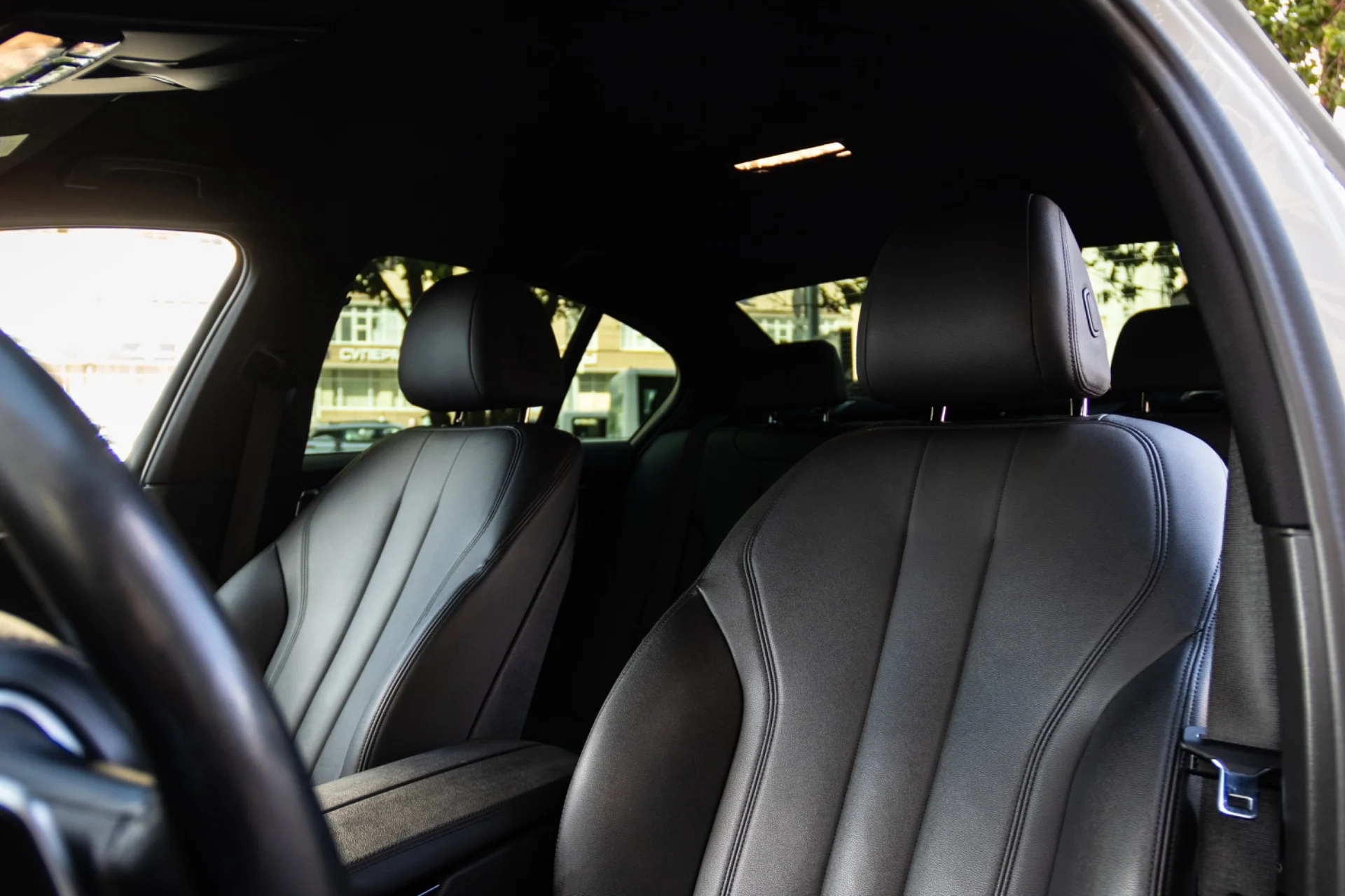 Аренда авто бизнес класса BMW 520D без водителя - миниатюра 8