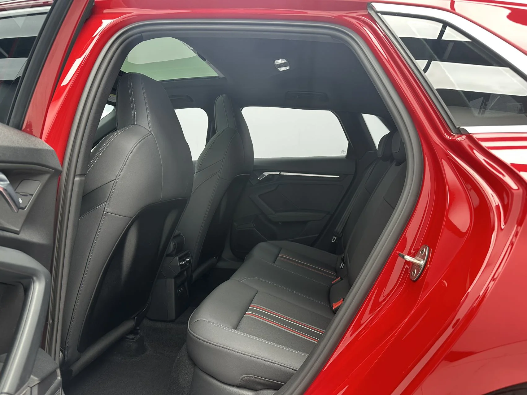 Audi A3 2023 год. - миниатюра 8