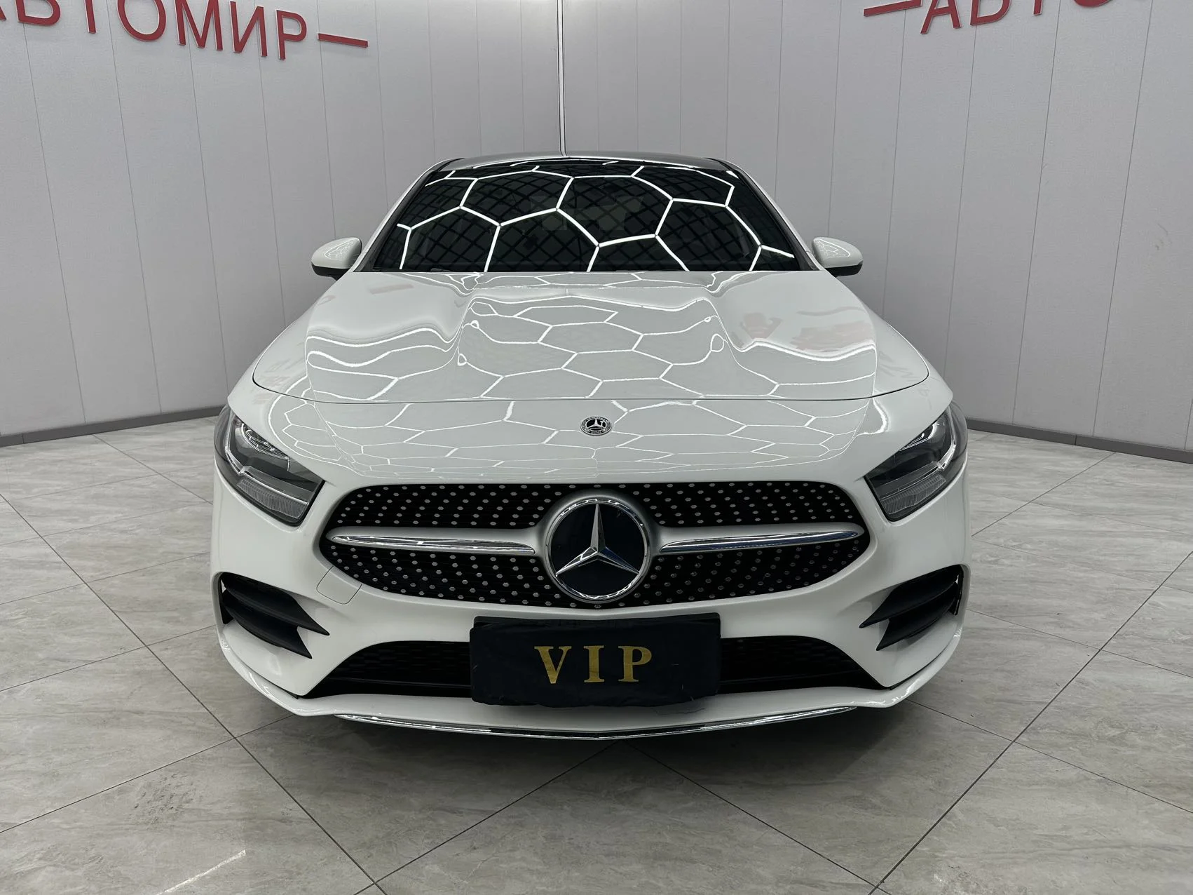 Mercedes-Benz A180L - изображение 1